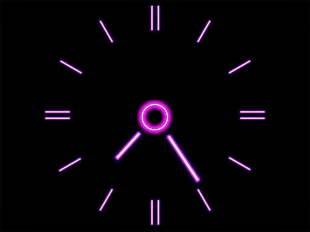 Time 桌布 壁紙 — 發光的紫色霓虹鐘面，帶有極簡風格的時針和分針，背景為黑色。