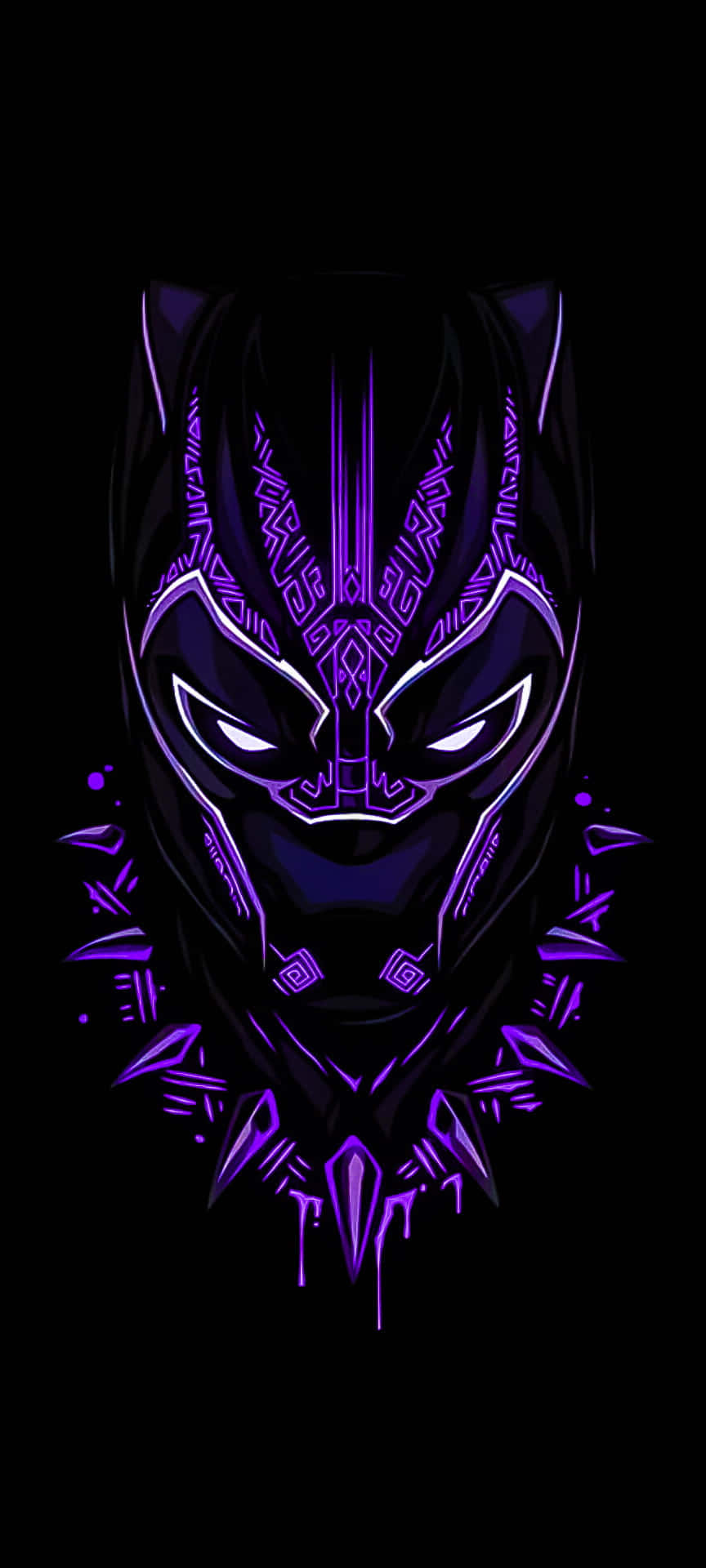 Vibranium 桌布 壁紙 — 發光的紫色黑豹面具，帶有複雜的部落圖案，背景為黑色。