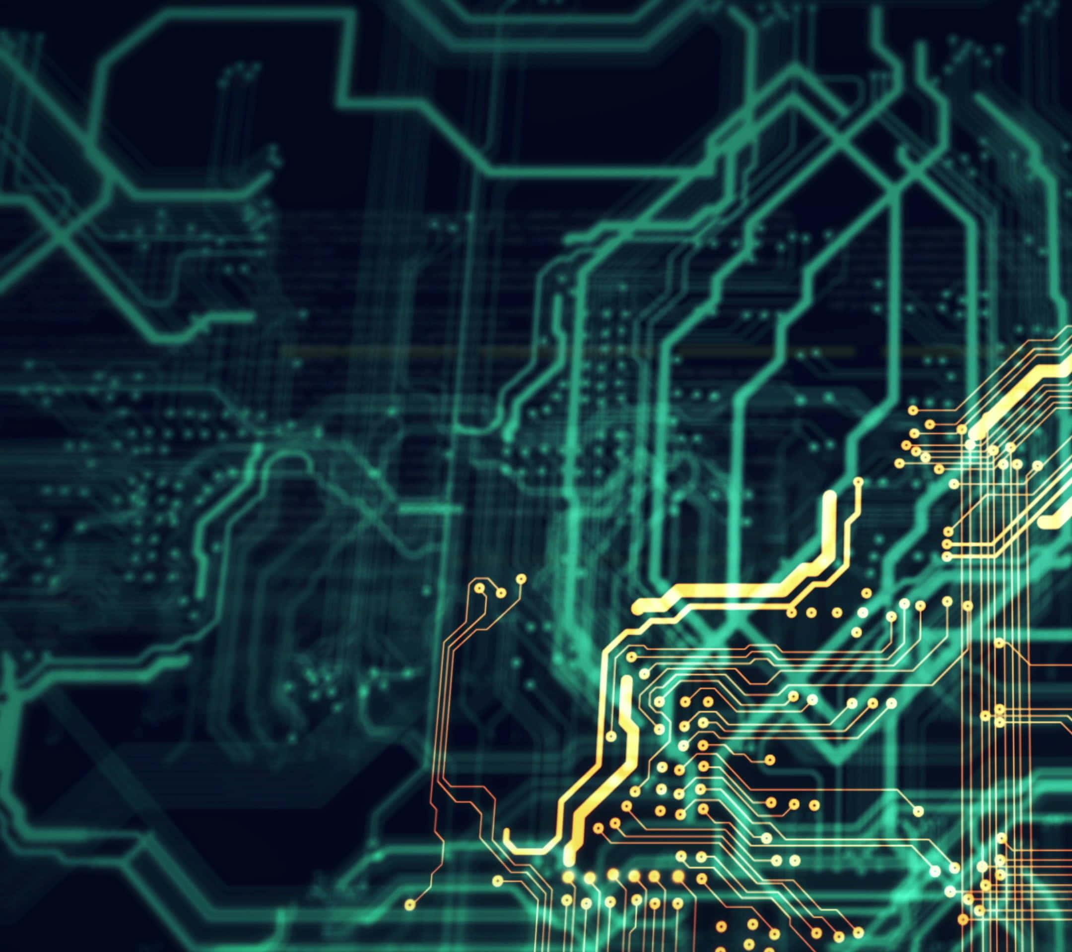 Information Technology 桌布 壁紙 — 發光的青綠色和金色電路板路徑在黑暗的數位背景上脈動。