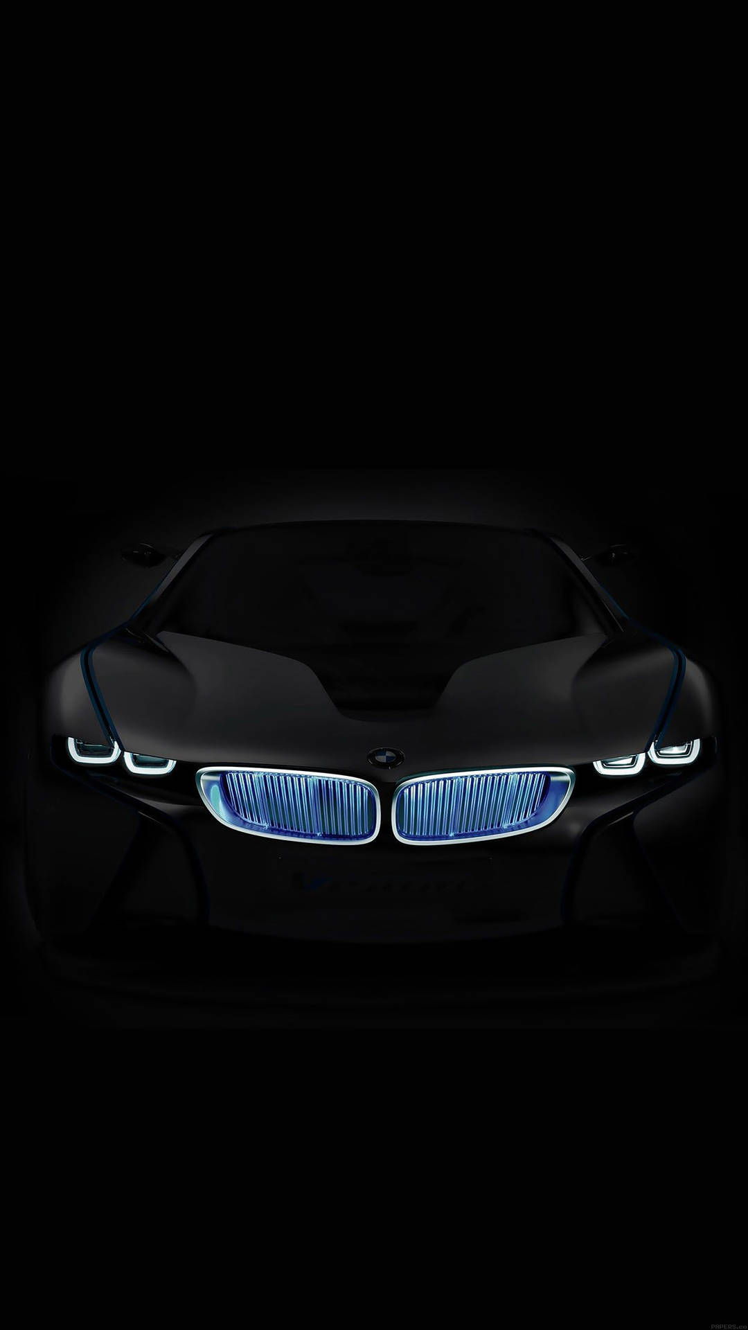 時尚的黑色BMW i8概念車，在黑暗中發出藍色光芒。