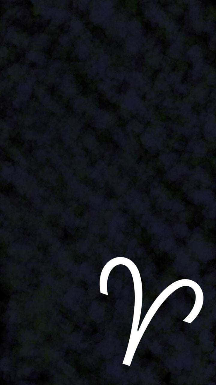 帶紋理的深藍色背景上的白色白羊座符號
