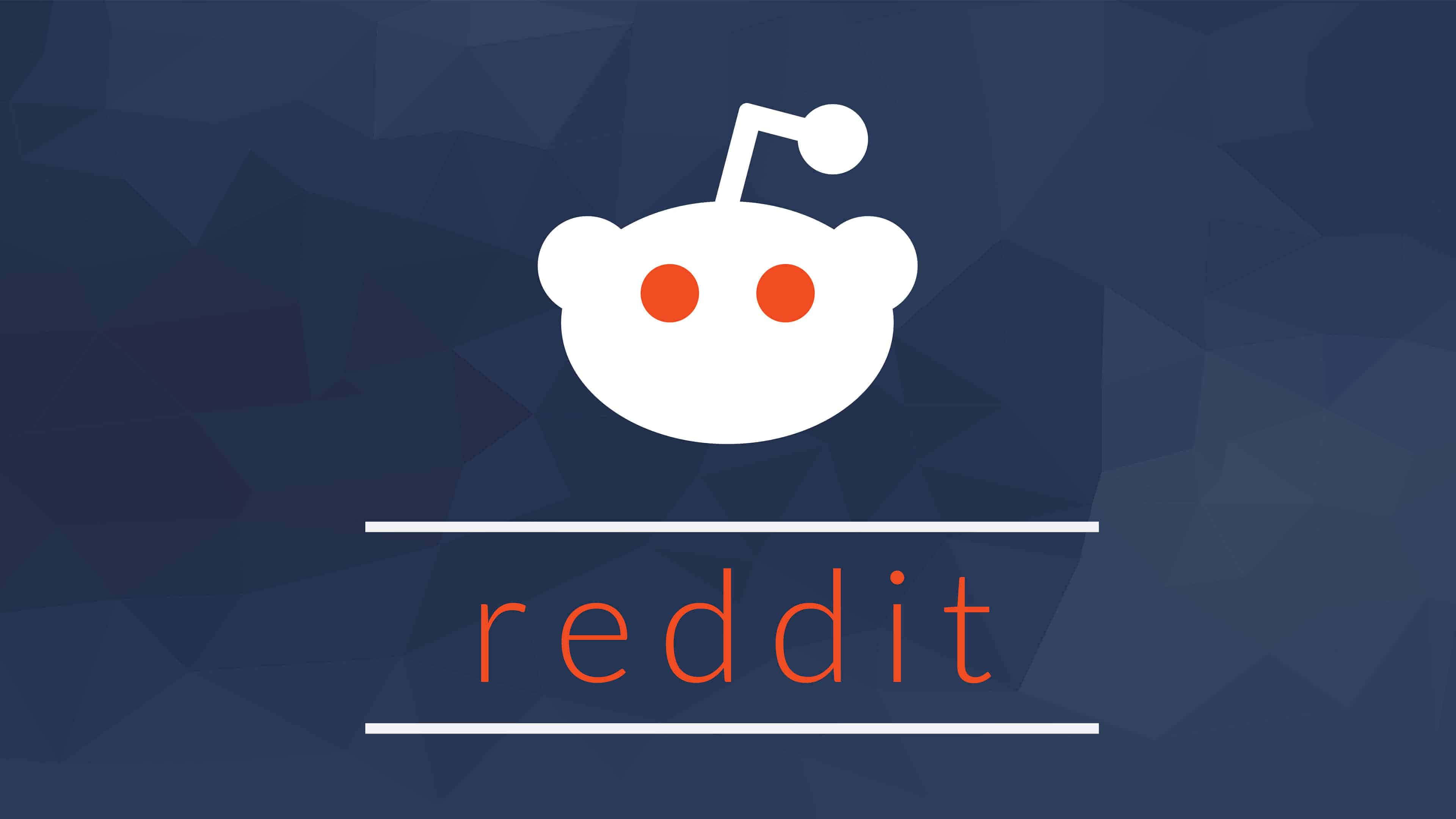 reddit 桌布 壁紙 — 白色 Reddit 外星人標誌，橙色眼睛，居中在深藍色幾何多邊形背景上，下方有橙色文字。