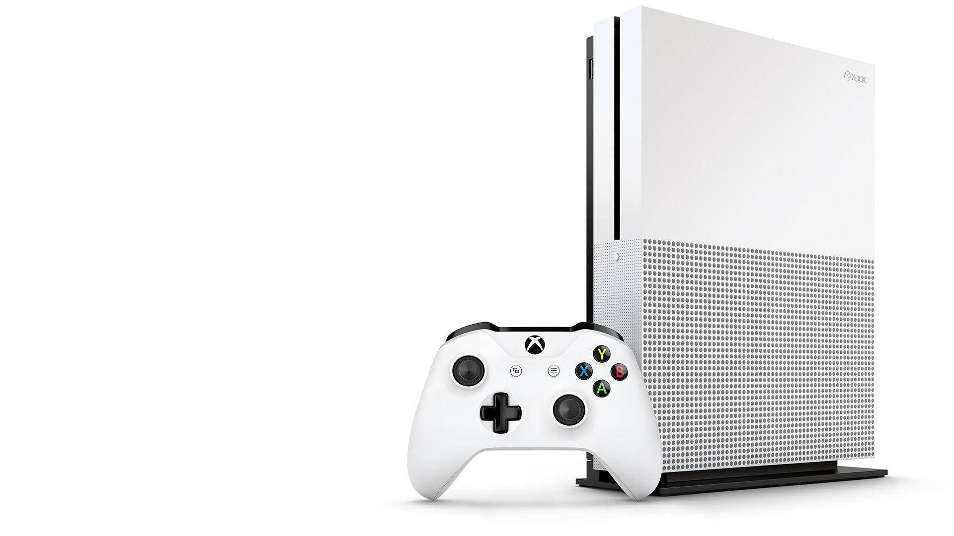 白色背景上的白色 Xbox One S 主機和控制器。