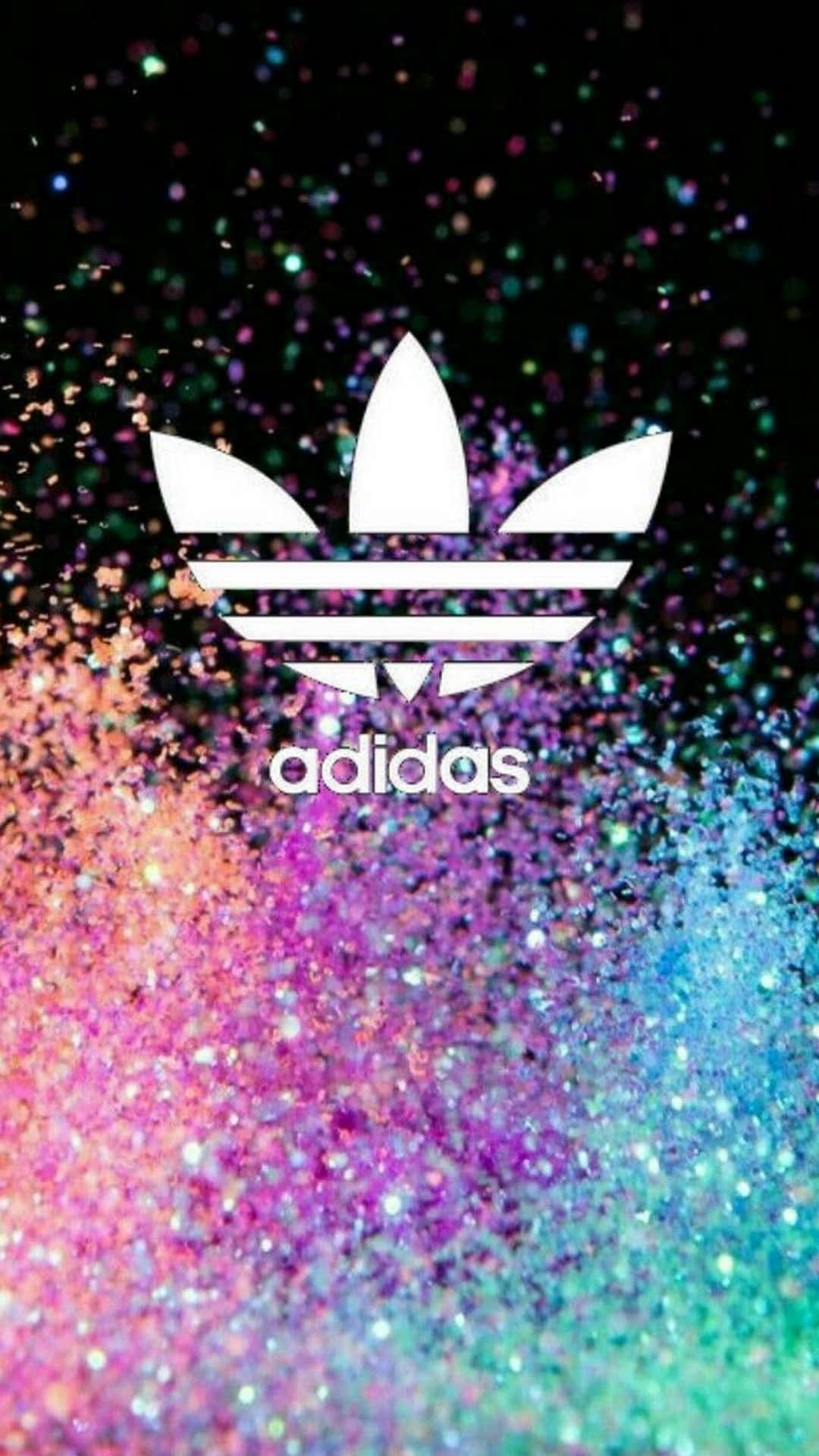  壁紙 — 白色adidas標誌居中於充滿活力的閃粉背景，帶有彩虹色調和深色頂部。
