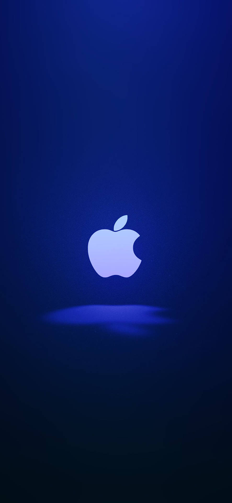 發光的Apple標誌在深藍色漸變背景上帶有柔和陰影。