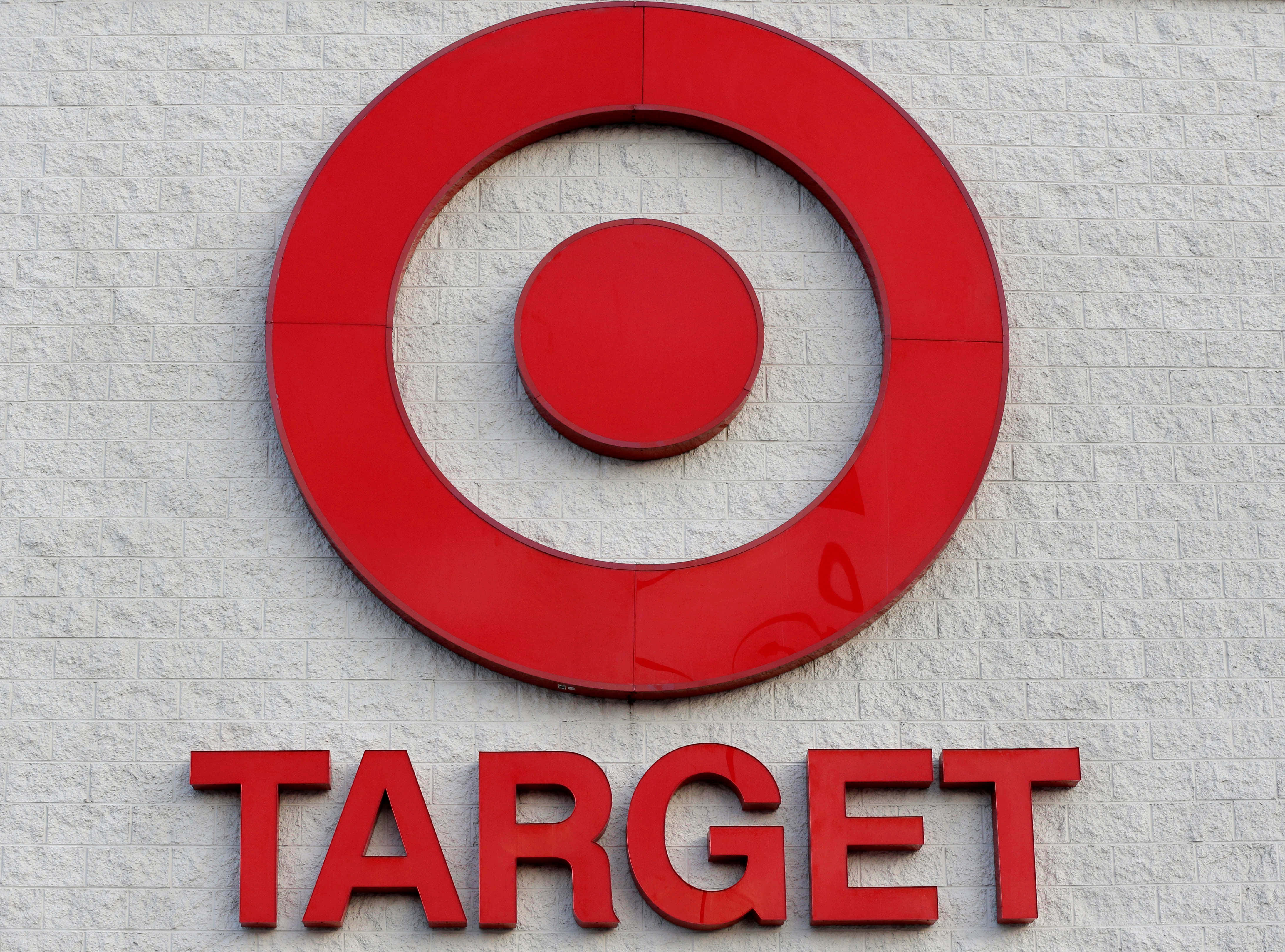 白色建築物上的Target標誌 壁紙