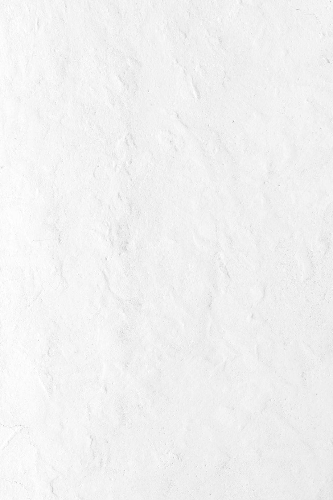 用於設計或背景的白色紋理牆面。