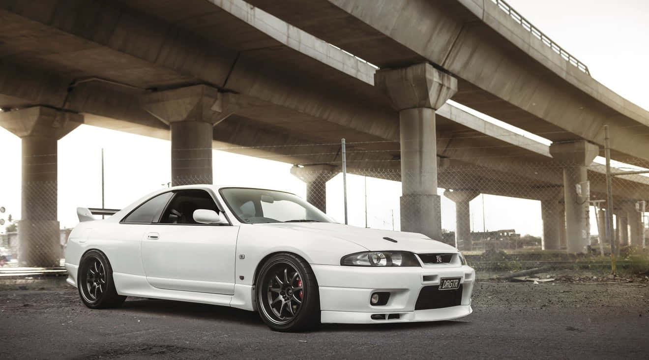 白色日產R33 GTR橋底寫真 壁紙