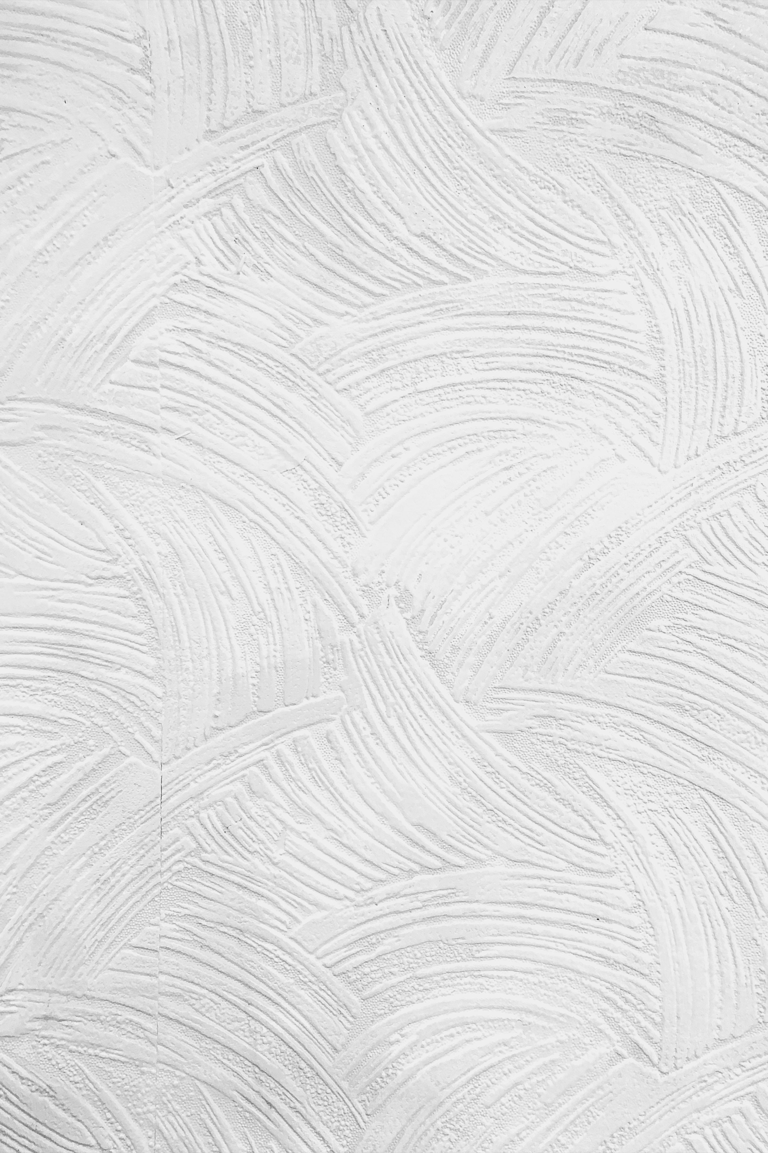 Marble Texture 桌布 壁紙 — 白色紋理牆壁的特寫，帶有旋轉的筆觸圖案，營造出柔軟的觸感表面。