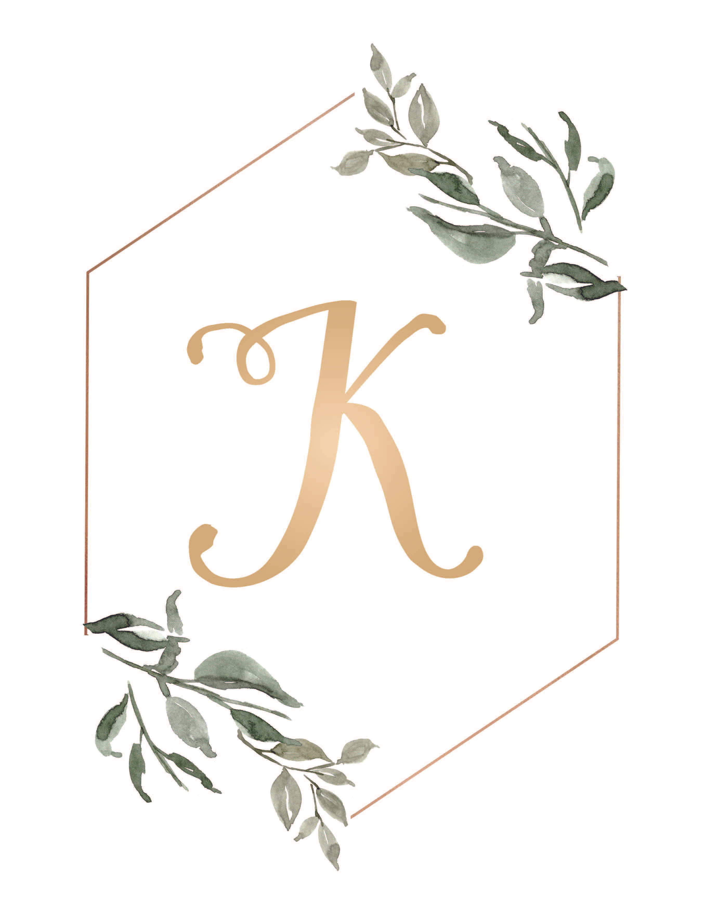K 桌布 壁紙 — 白色背景上，一個銅色六邊形框著優雅的金色字母K，並以水彩綠色植物裝飾。