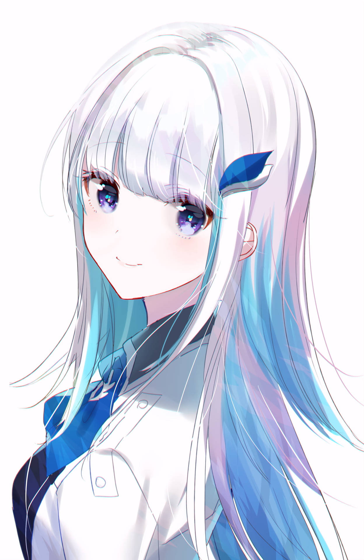 銀藍色頭髮的動漫女孩穿著白色校服溫柔微笑。