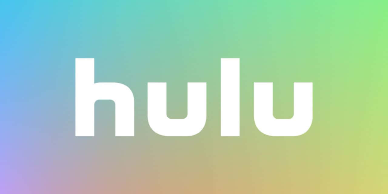 盡情享受 Hulu 的娛樂世界 壁紙 — Hulu 標誌以粗體白色字母居中顯示在混合藍色、綠色、黃色和紫色的柔和漸變背景上。