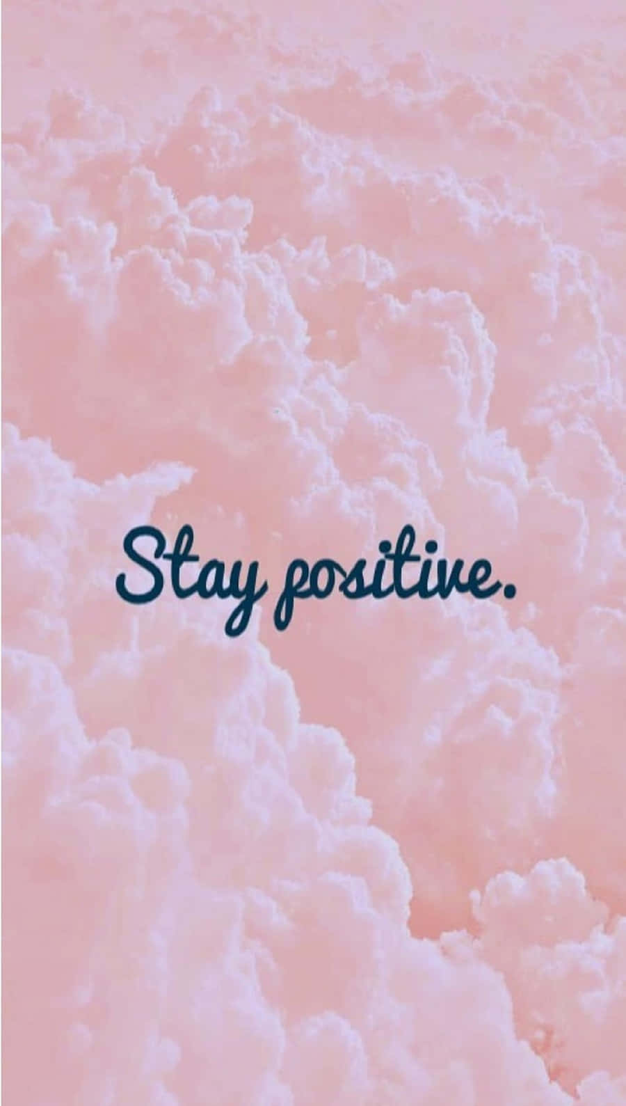 粉紅雲朵配上深藍色斜體字「stay positive」