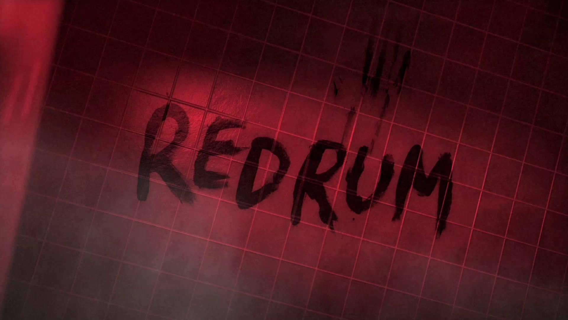 紅色格仔牆上以黑色噴漆寫上Redrum，伴有煙霧。
