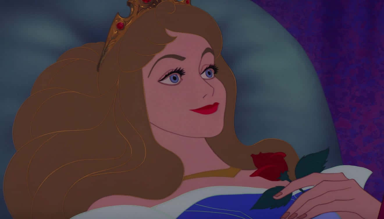 公主頭戴金色王冠，手持一朵紅玫瑰。