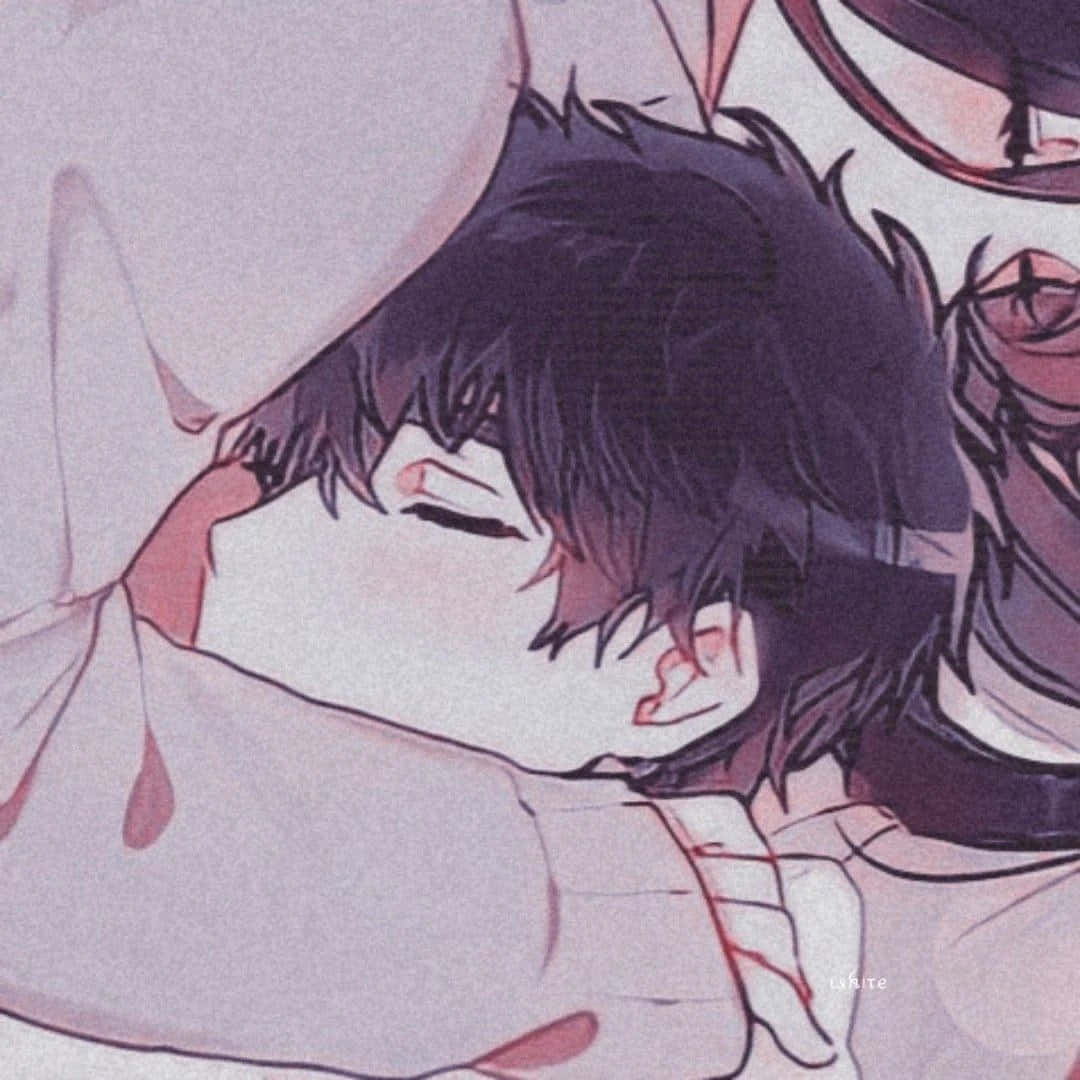 動漫男孩在柔和的粉紅色和紫色色調中安然入睡。