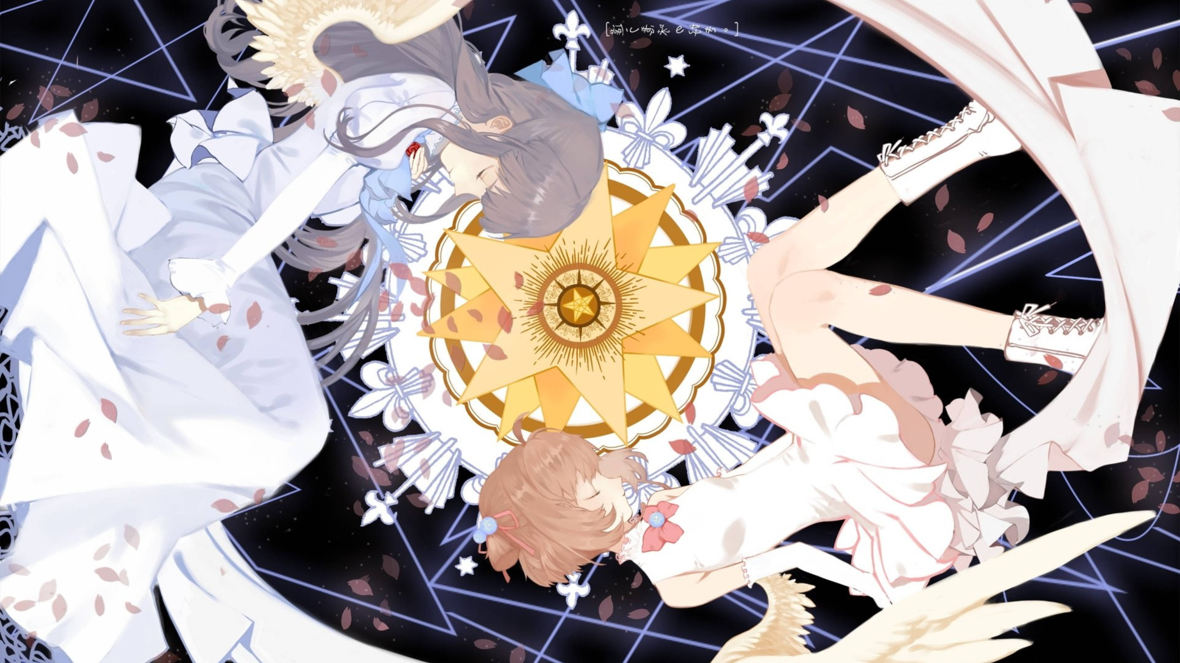 知世 庫洛魔法使 分形藝術 壁紙 — 兩個有天使翅膀的動漫女孩在黑暗的網格天空中飄浮在閃爍的金色星星周圍，伴隨著飄落的櫻花。