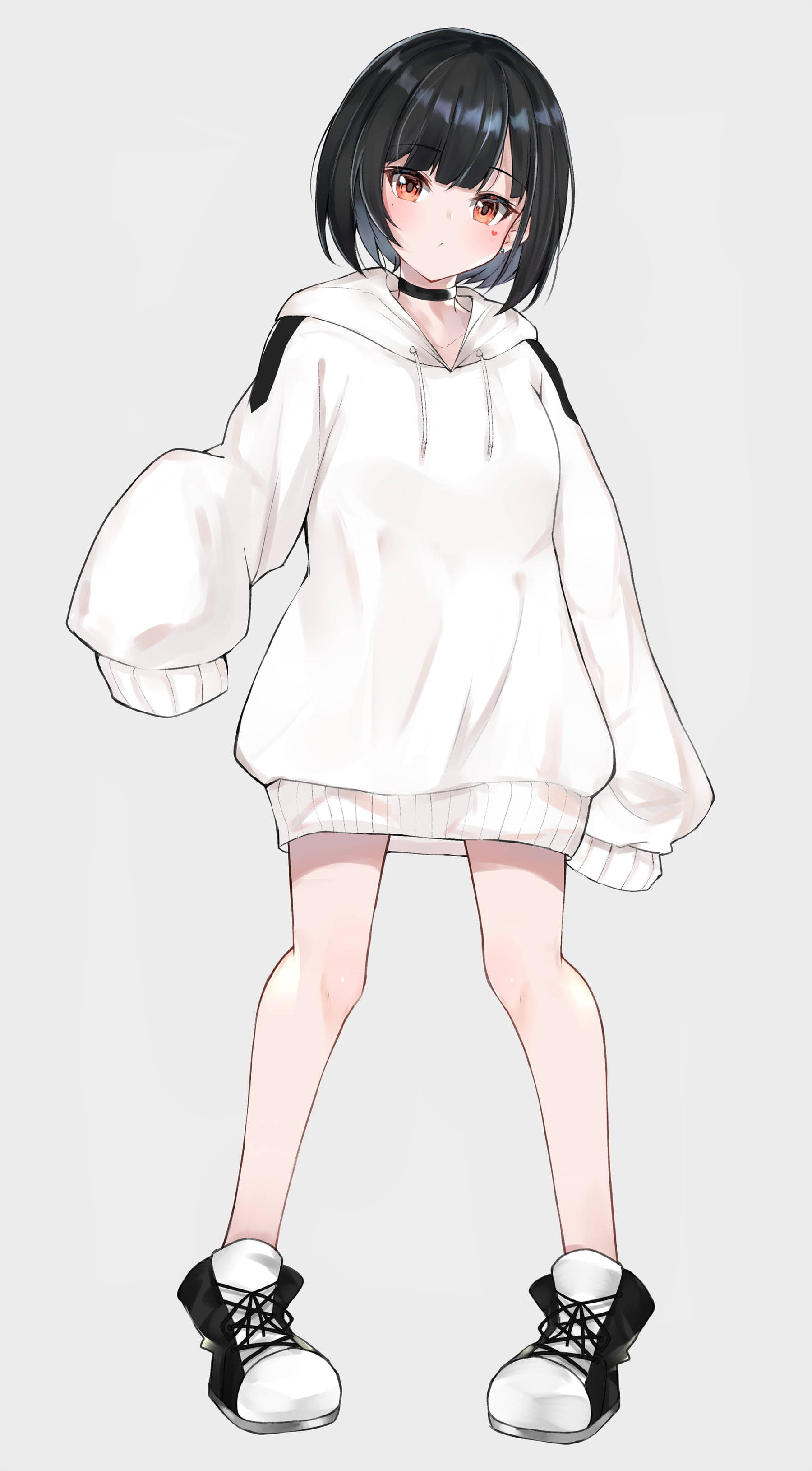 Cool Anime Girl 桌布 壁紙 — 短黑髮紅眼動漫女孩，身穿白色寬鬆連帽衫和黑色運動鞋，背景簡潔。