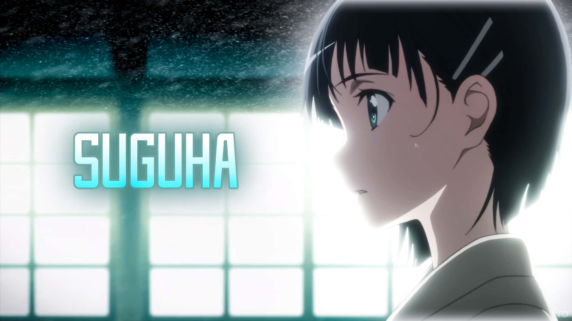 Suguha Kirigaya 桌布 壁紙 — 短黑髮藍眼動畫女孩在明亮的窗邊沉思，帶有發光的青色「SUGUHA」文字。