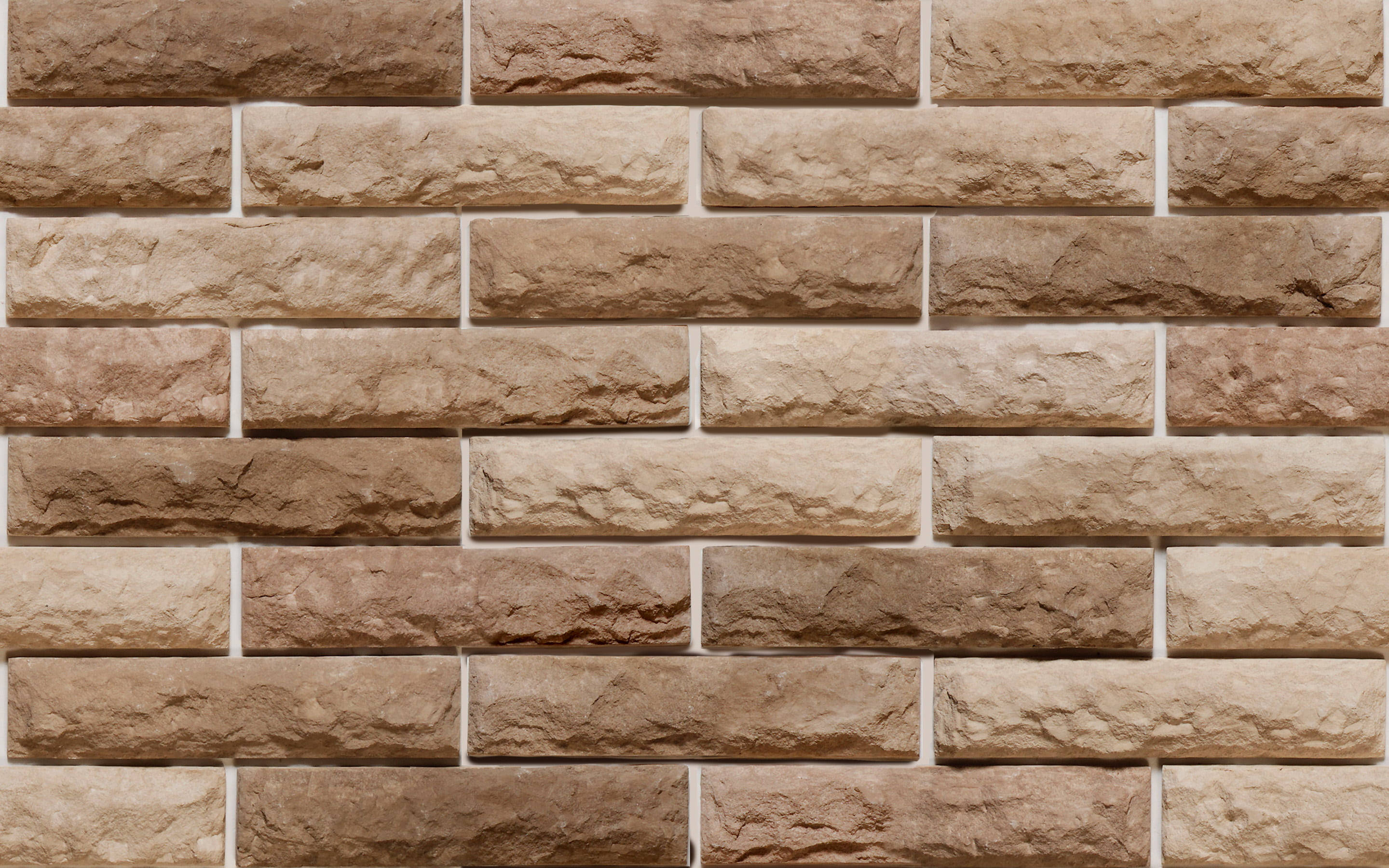 Stone Wall 桌布 壁紙 — 石磚牆的特寫，具有紋理，呈現大地色調的米色和棕色，並可見砂漿線。