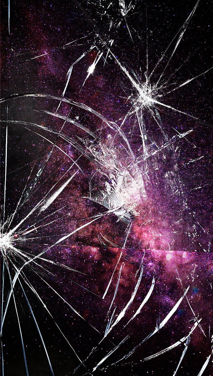碎裂的玻璃揭示了太空中色彩繽紛的宇宙星雲。