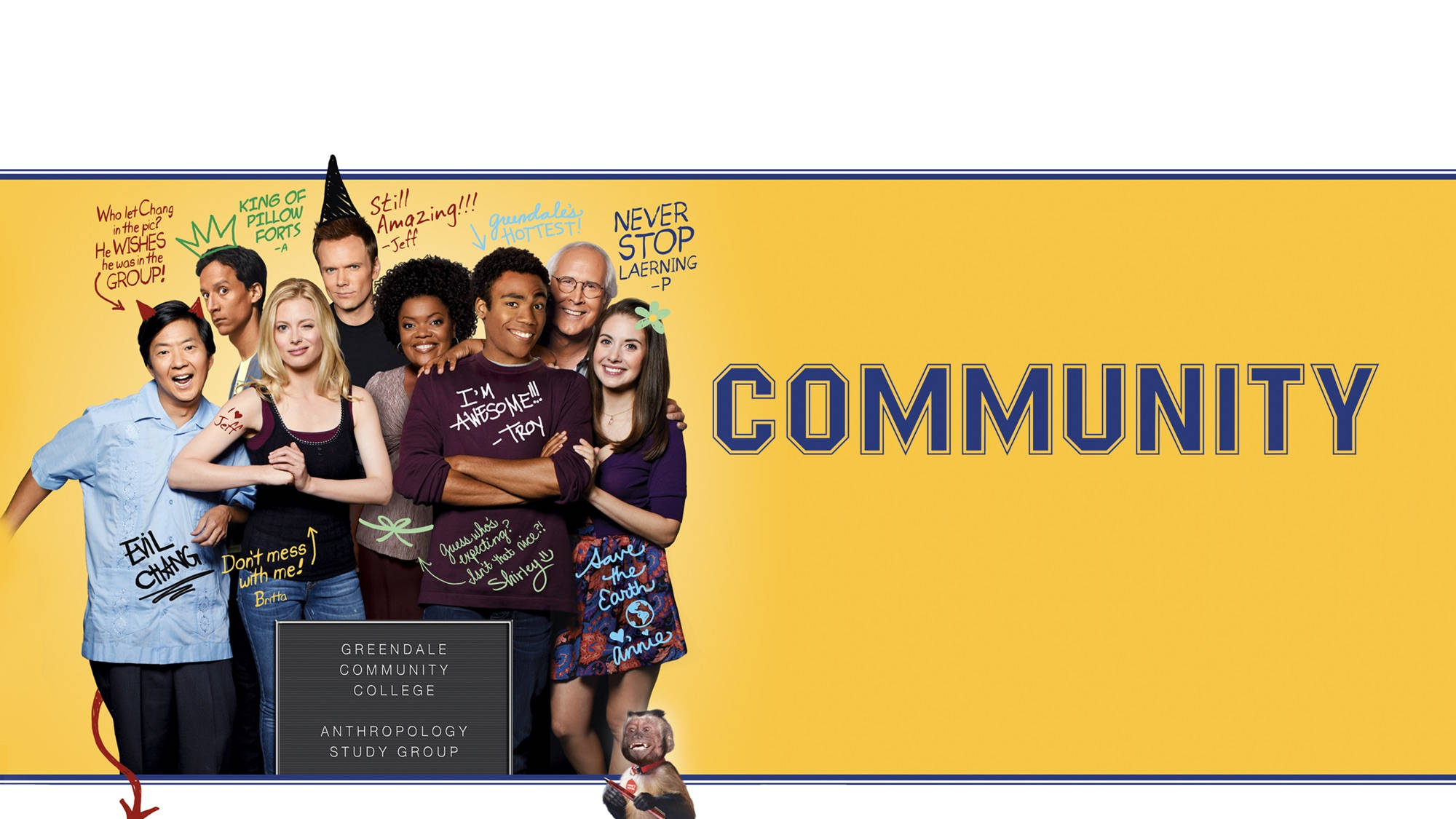 社區學習小組 壁紙 — 充滿活力的黃色背景展示了《Community》的演員陣容，面帶微笑並擺出姿勢，附有手寫角色語錄和節目名稱。