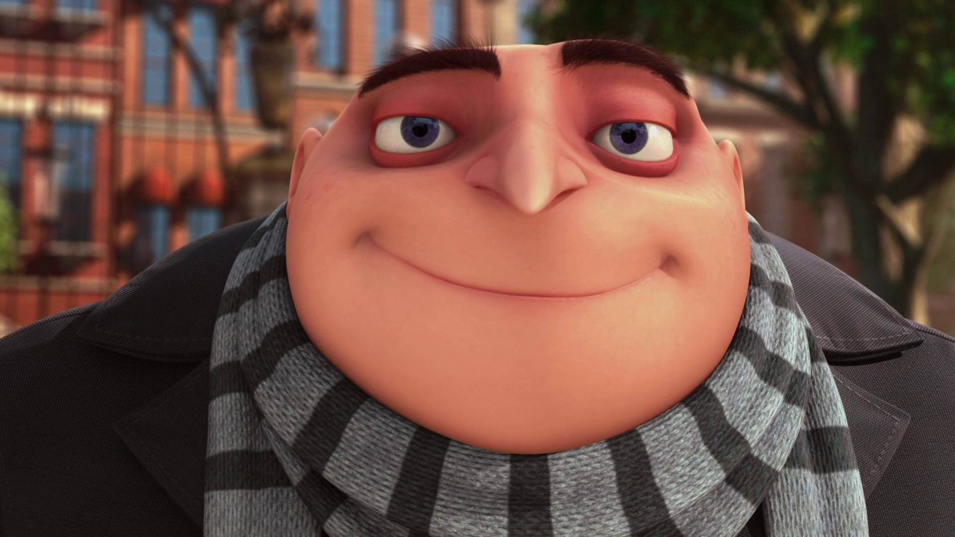 Gru 戴著格仔圍巾，在城市環境中微笑。