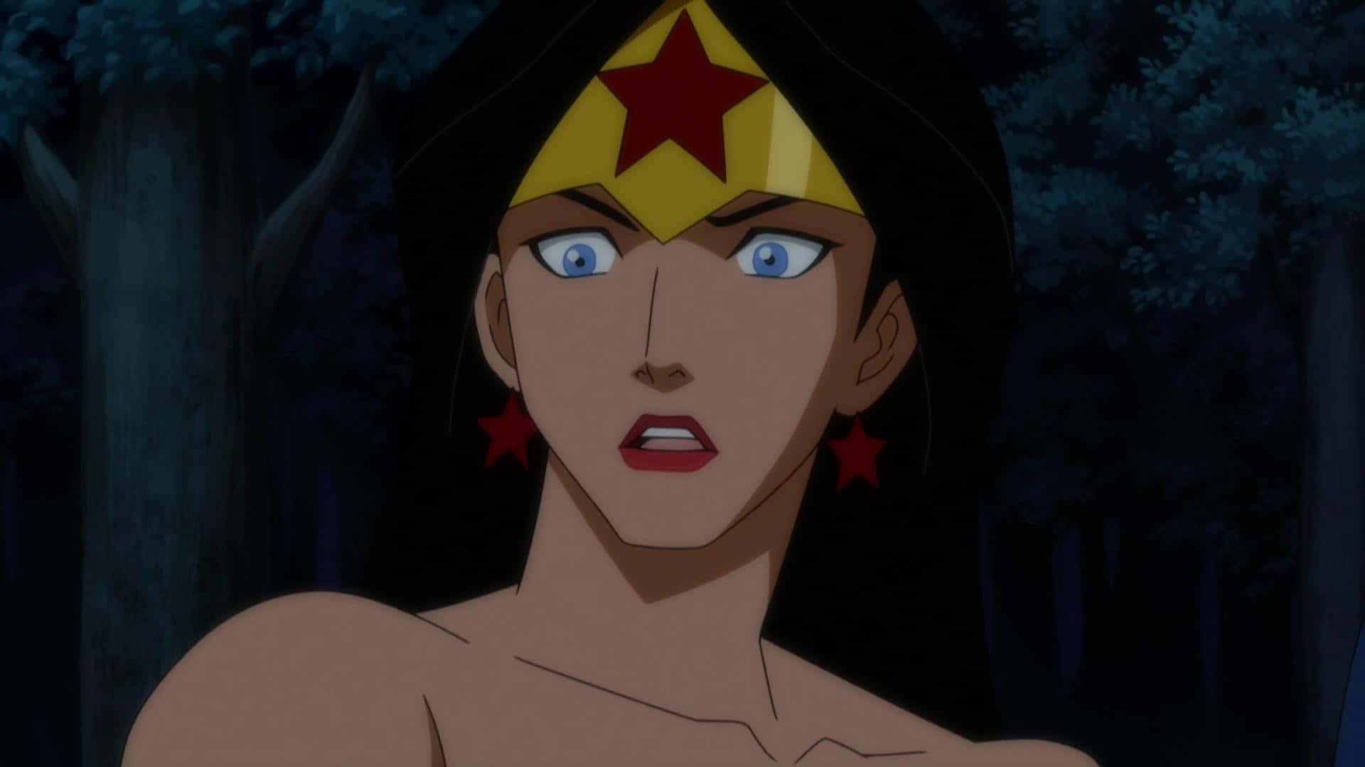 Justice League Doom 桌布 壁紙 — 神奇女俠喺佢嘅星飾頭冠下，以嚴肅嘅表情凝視住黑暗嘅森林。