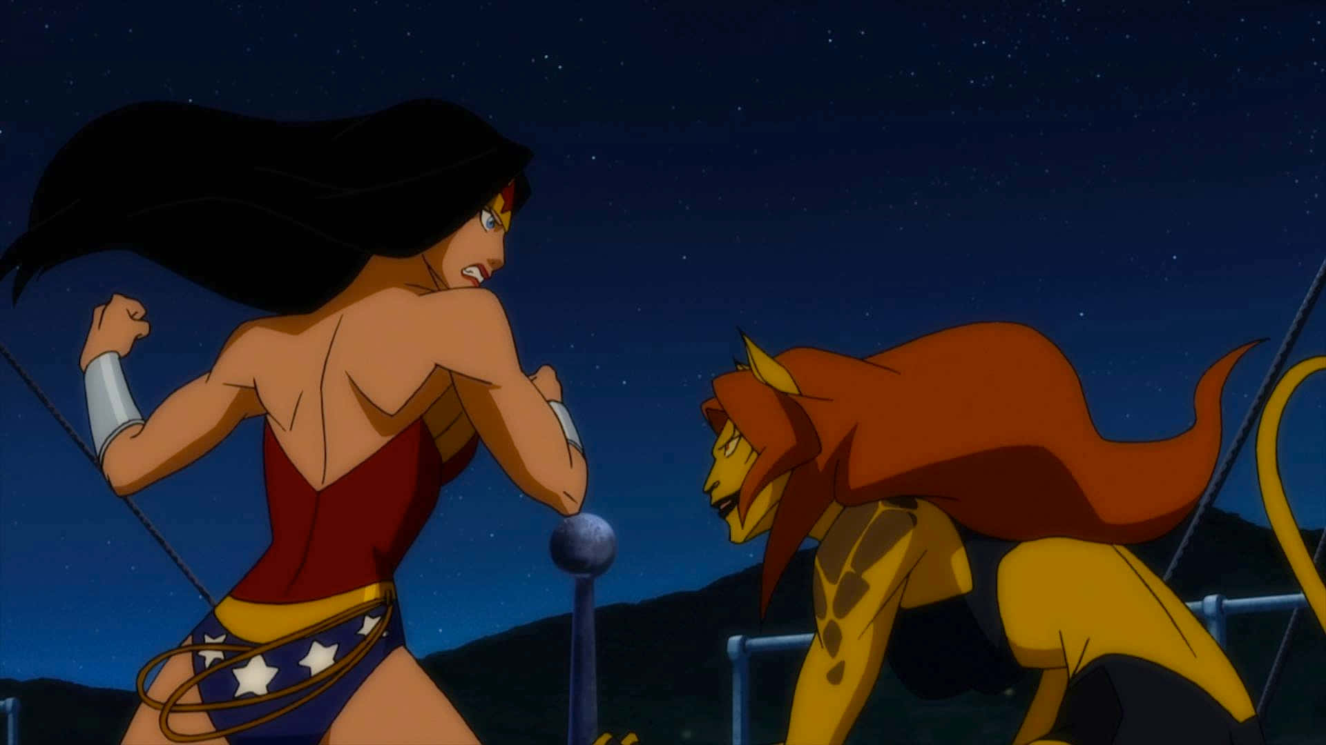 Justice League Doom 桌布 壁紙 — 神奇女俠在星空下與獅頭反派對峙的動態動畫戰鬥場景。