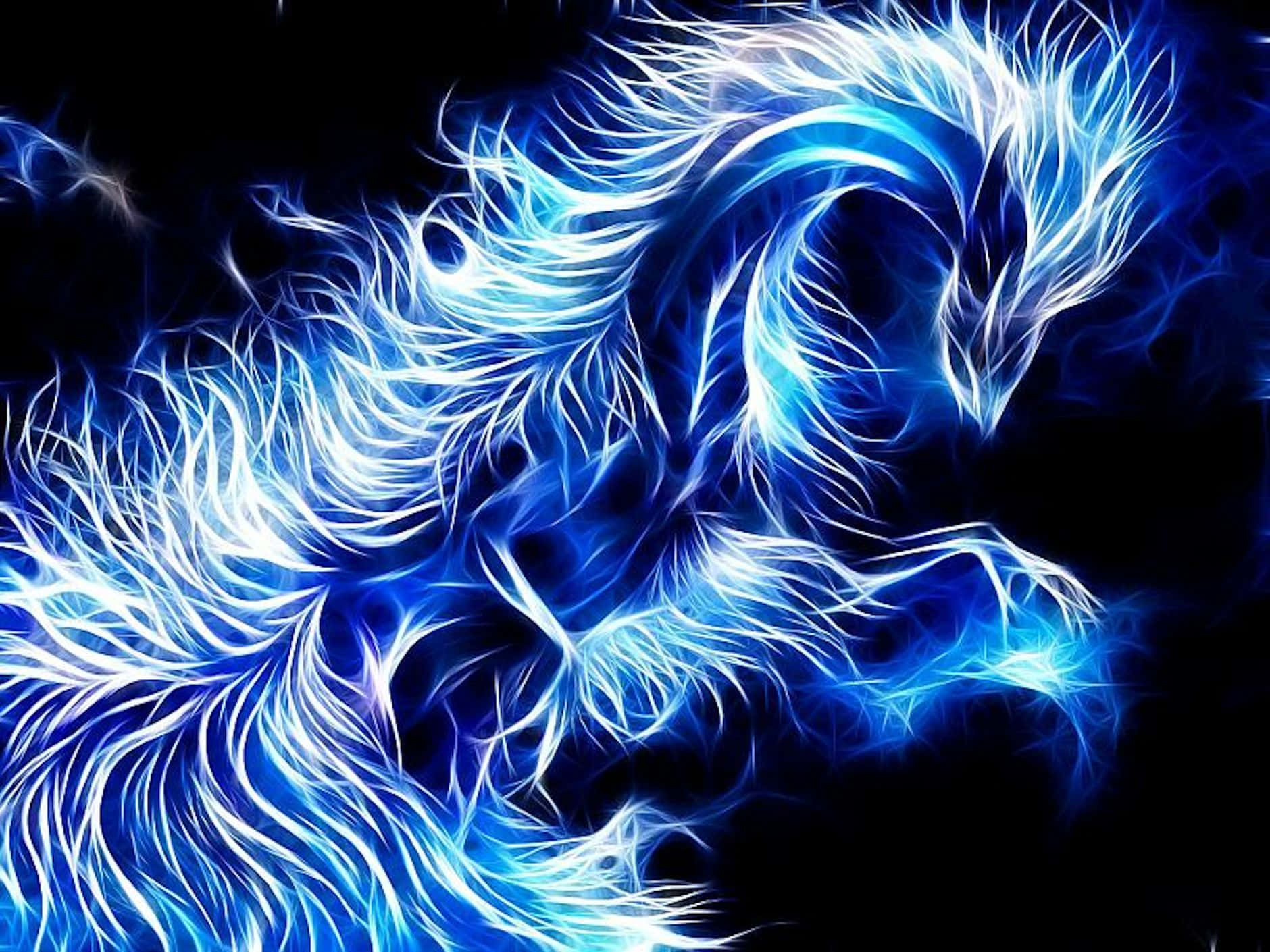 神祕的紫色龍 壁紙 — 一條發光的藍色電龍，帶有火焰般的觸手，在黑暗虛空中動態盤繞。