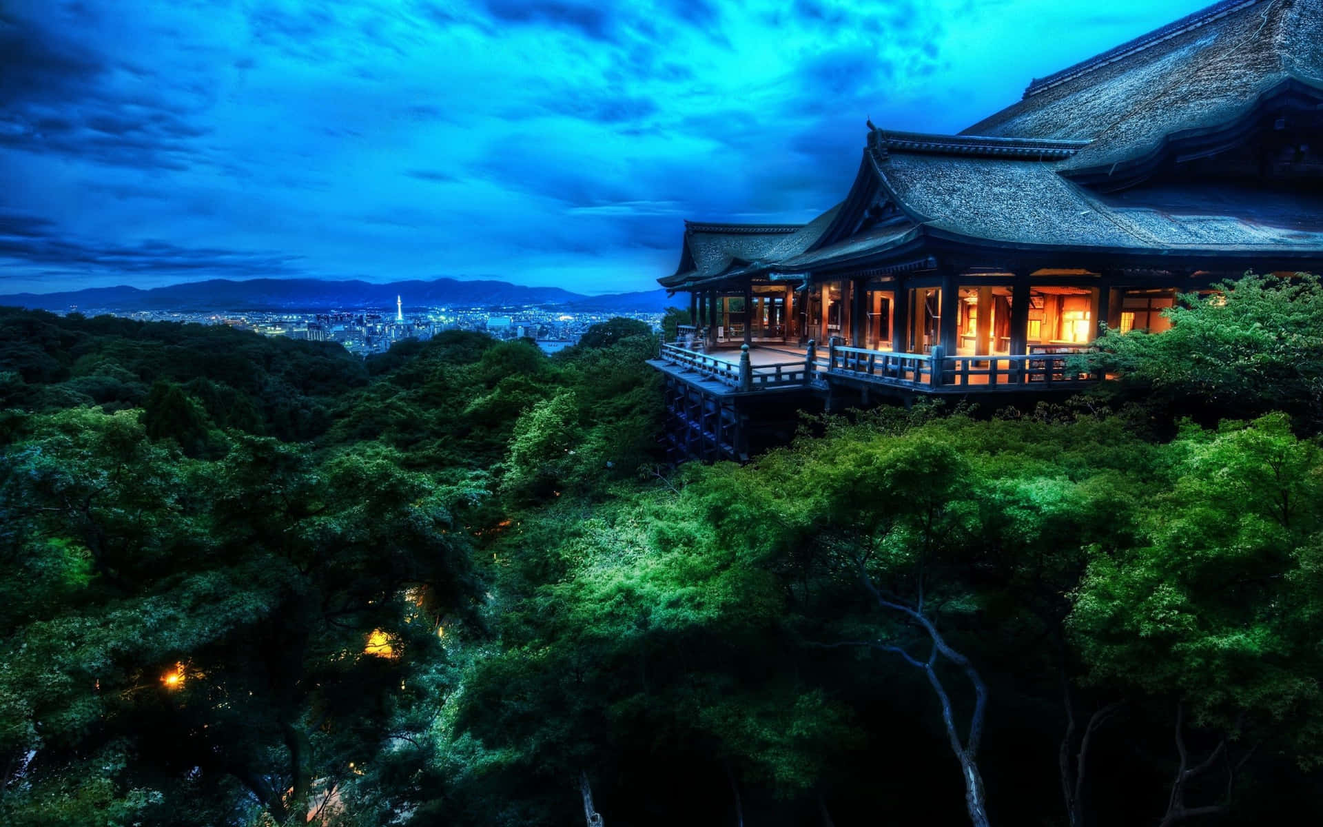 一座發光的寺廟坐落在綠樹之中，俯瞰著暮色中的城市。