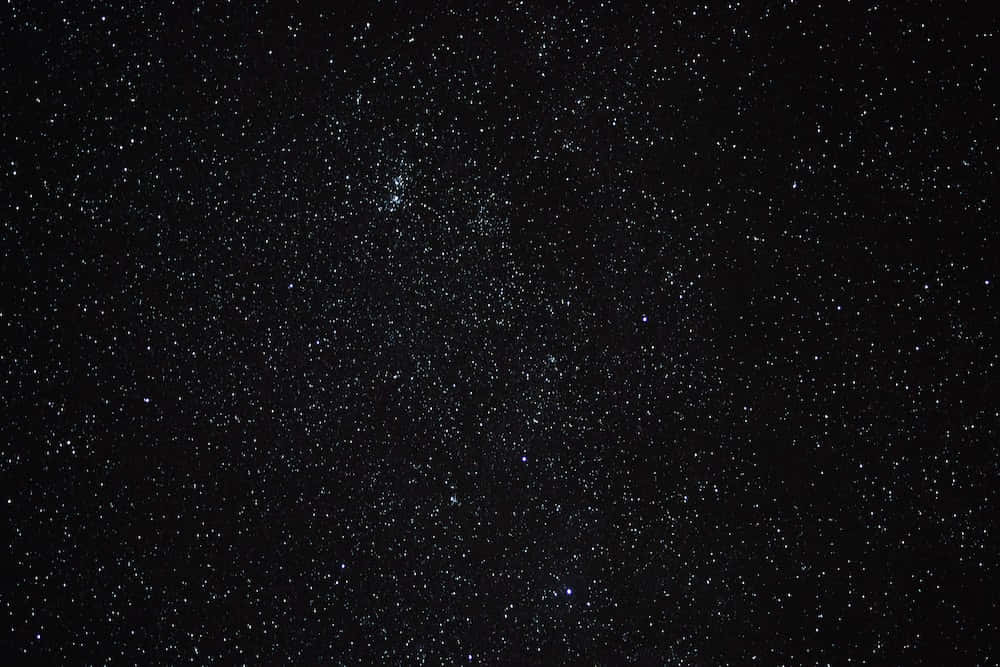 神秘星海圖 壁紙 — 令人嘆為觀止的銀河系景觀，在深邃的黑色夜空中閃爍著無數星辰。