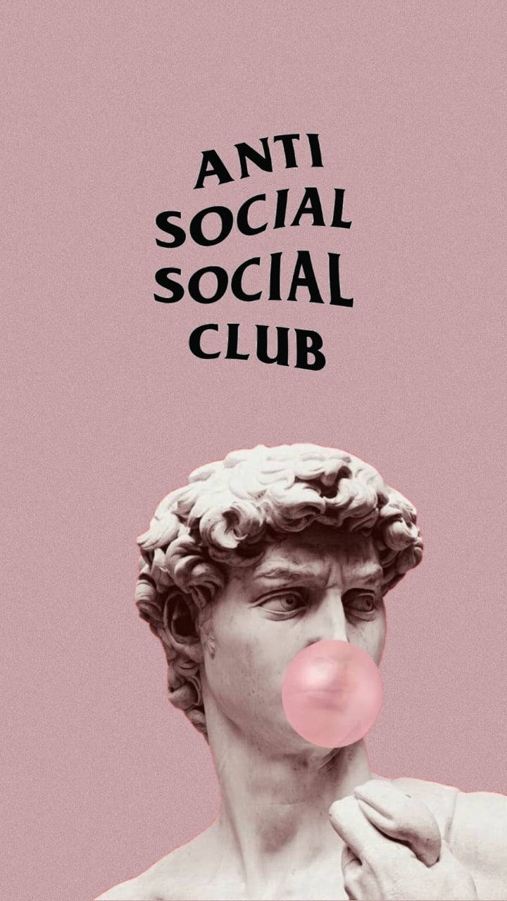 神秘雕像詮釋Anti Social Social Club美學 壁紙 — 大衛的大理石雕像在塵土飛揚的玫瑰色背景上吹出粉紅色泡泡糖泡泡，並有粗體黑色文字寫著 anti social social club。