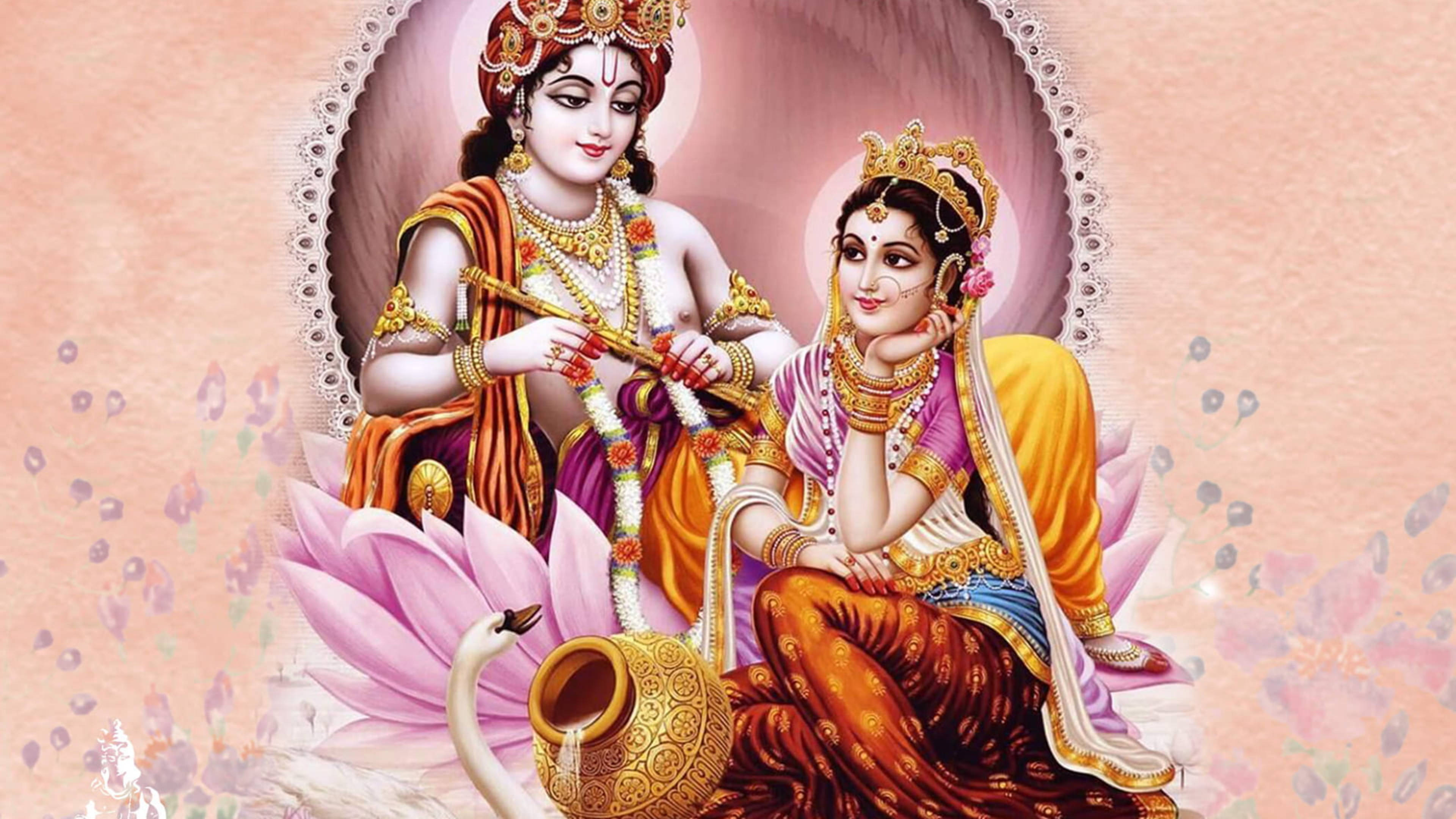 krishna ji 桌布 壁紙 — 神聖情侶克里希納和拉妲優雅地坐在粉紅色蓮花上，飾有黃金首飾和花環，背景為柔和蜜桃色。