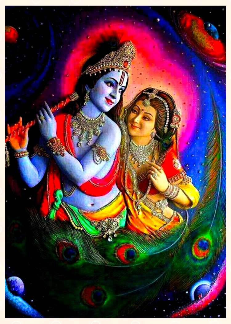 krishna 4K 桌布 壁紙 — 神聖情侶克里希納和拉妲優雅地坐在孔雀羽毛上，背景是宇宙星空，色彩絢麗。