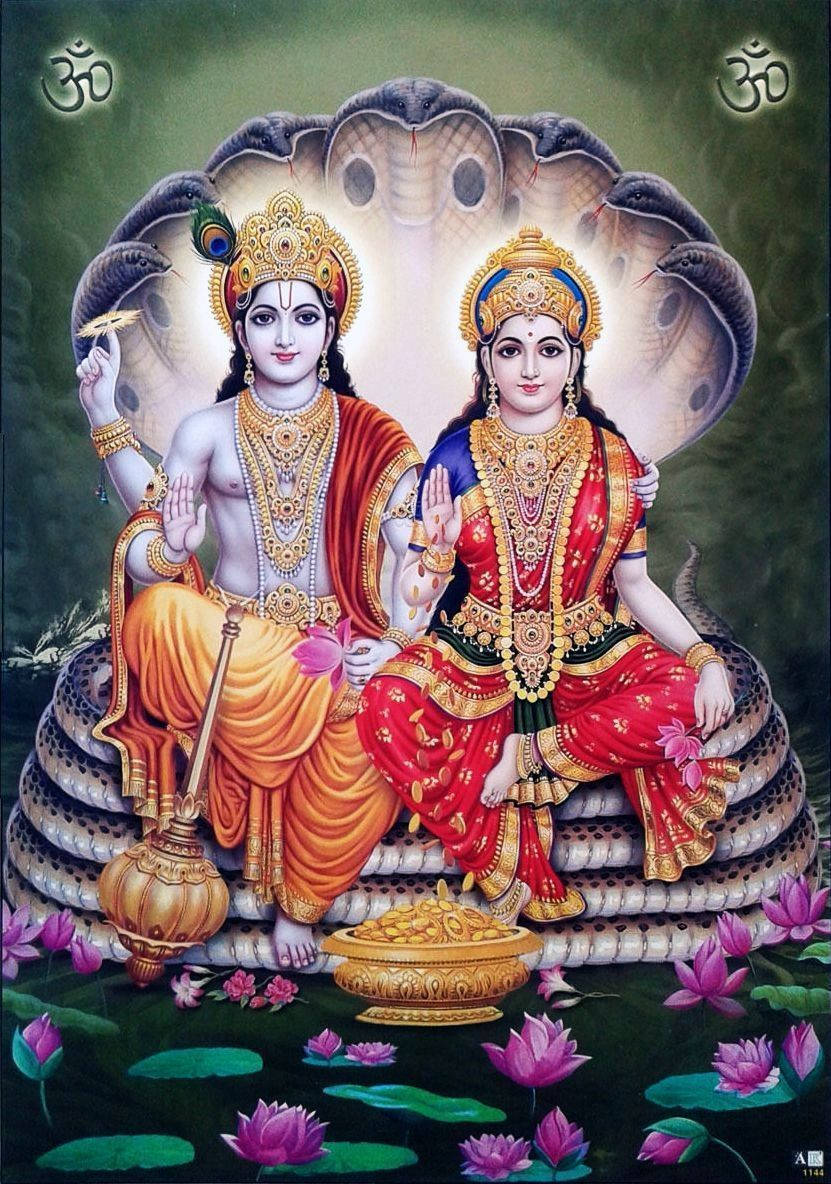 goddess lakshmi HD 桌布 壁紙 — 神聖的印度教神靈優雅地坐在盤繞的蛇上，周圍是發光的蓮花和神聖符號，呈現豐富的金色和深紅色調。