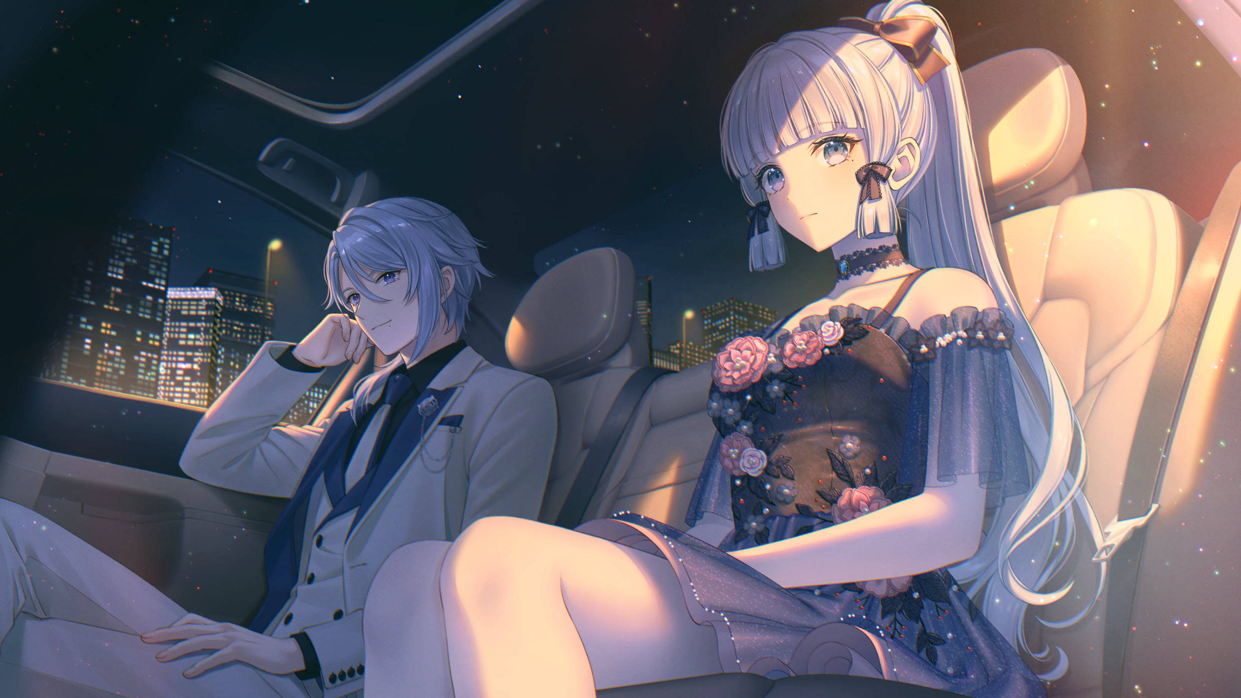 神里綾人與神里綾華駕車 壁紙 — 兩個動漫角色在夜晚坐在車內，背後是閃爍的城市景觀，上方是星空。