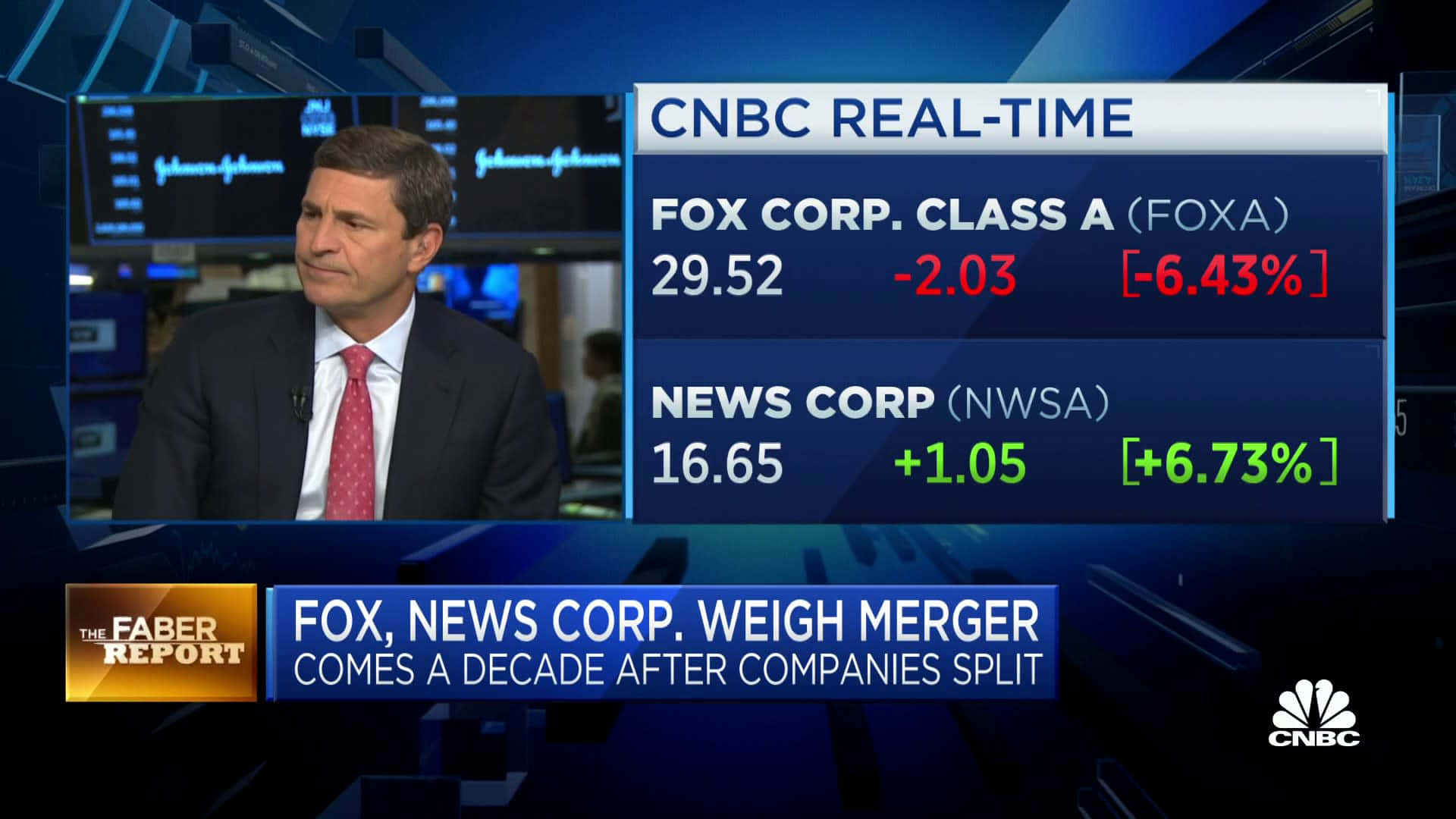 CNBC主播報道Fox與News Corp合併，屏幕上顯示股票數據。
