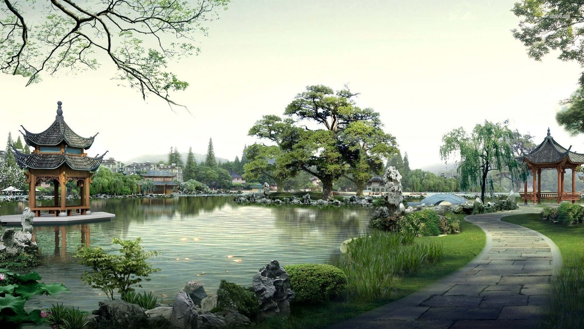 傳統中式花園，有塔、石徑同被綠植環繞嘅池塘。