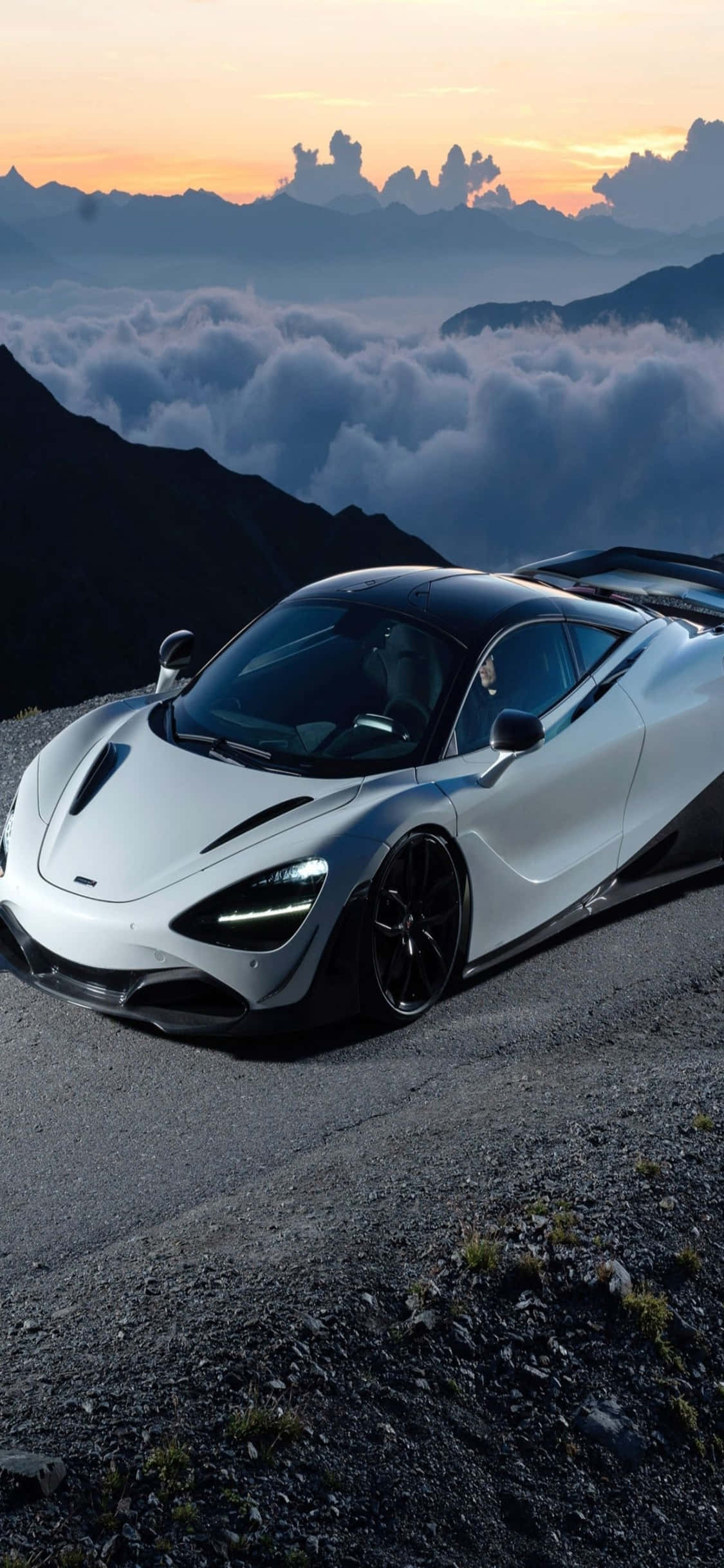 科技最速組合 - iPhone XS與McLaren 720s 壁紙