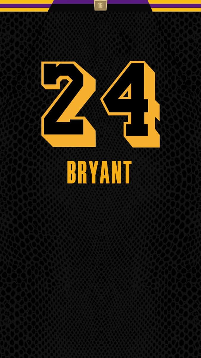 黑色籃球球衣，有黃色24號碼和名字Bryant。