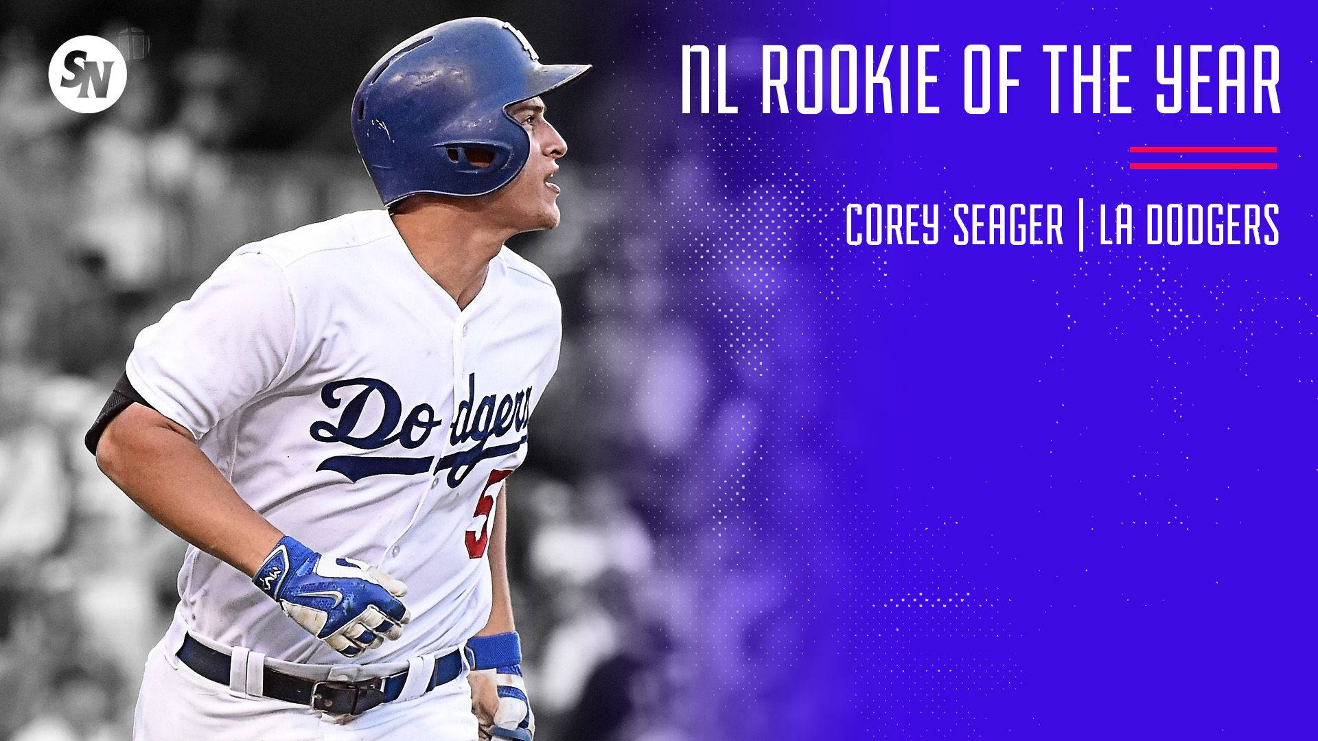 身穿道奇隊球衣的棒球選手Corey Seager慶祝國家聯盟年度最佳新秀獎。