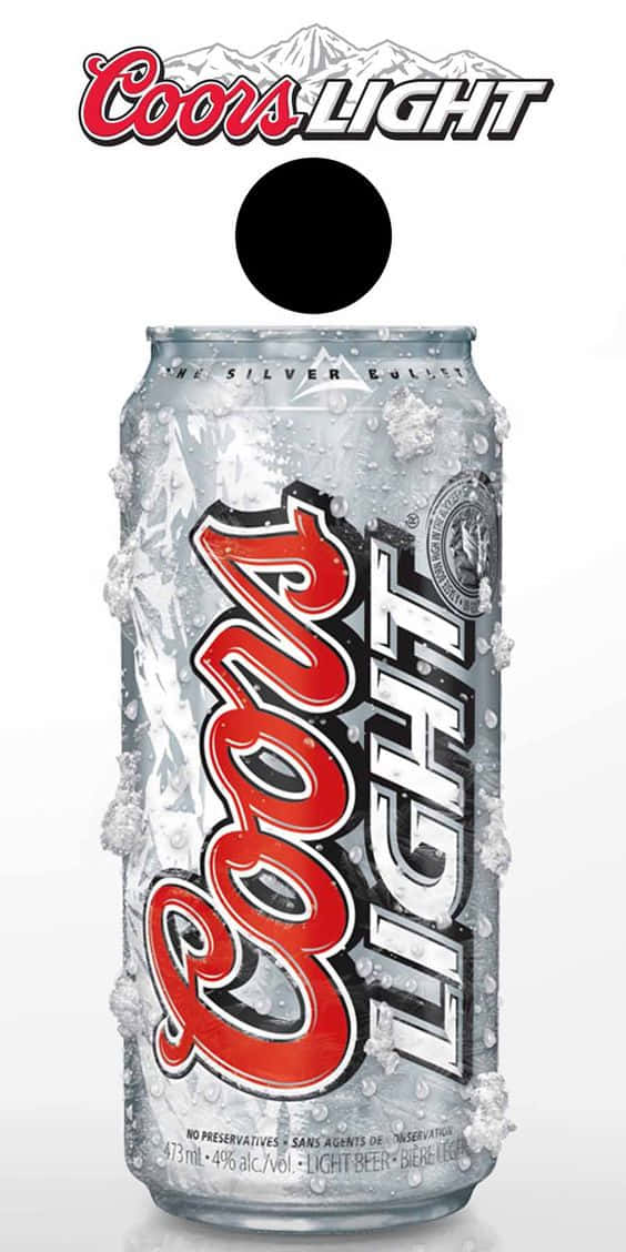 冰冷的Coors Light啤酒罐，帶有冷凝和雪花設計。