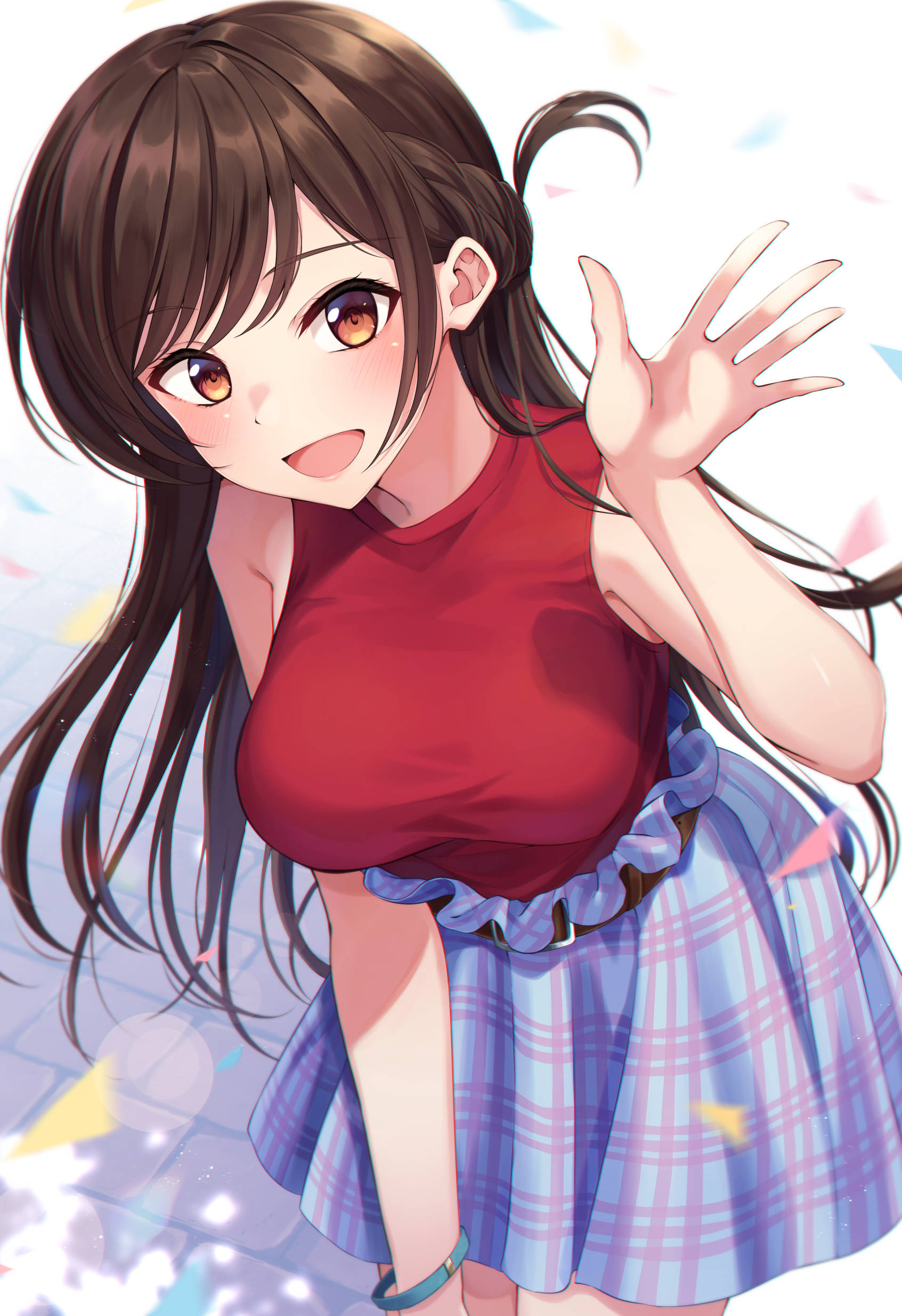 《租女友》Chizuru 格紋裙 壁紙 — 一個開心的動漫女孩，棕色頭髮和琥珀色眼睛，穿著紅色上衣和藍色格子裙，在五彩紙屑背景前開心地揮手。
