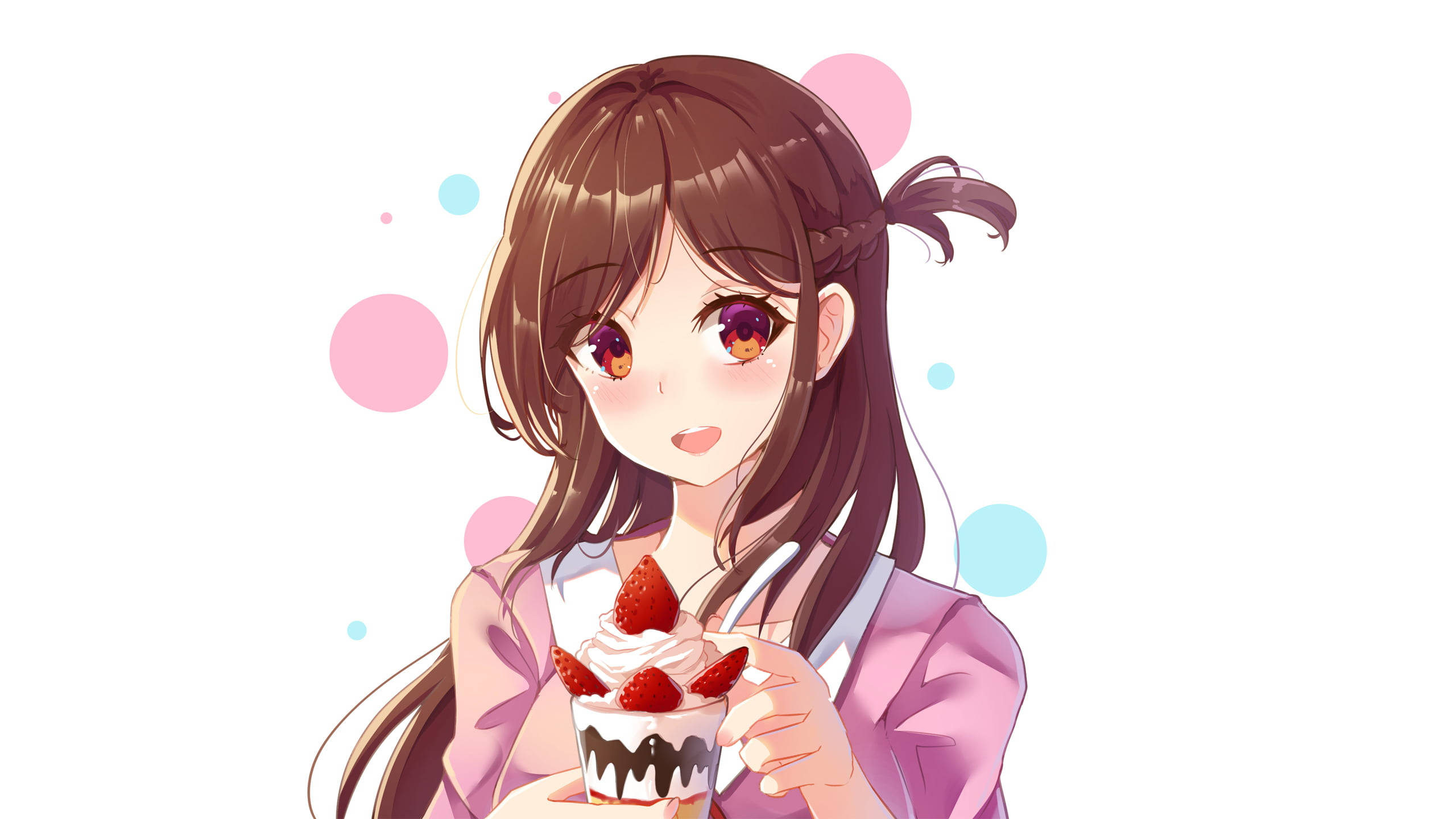 《租女友》一之瀨千尋手持甜點 壁紙 — 一個開心的動漫女孩，棕色頭髮，在粉彩圓點背景前拿著一個上面有奶油的草莓甜品。