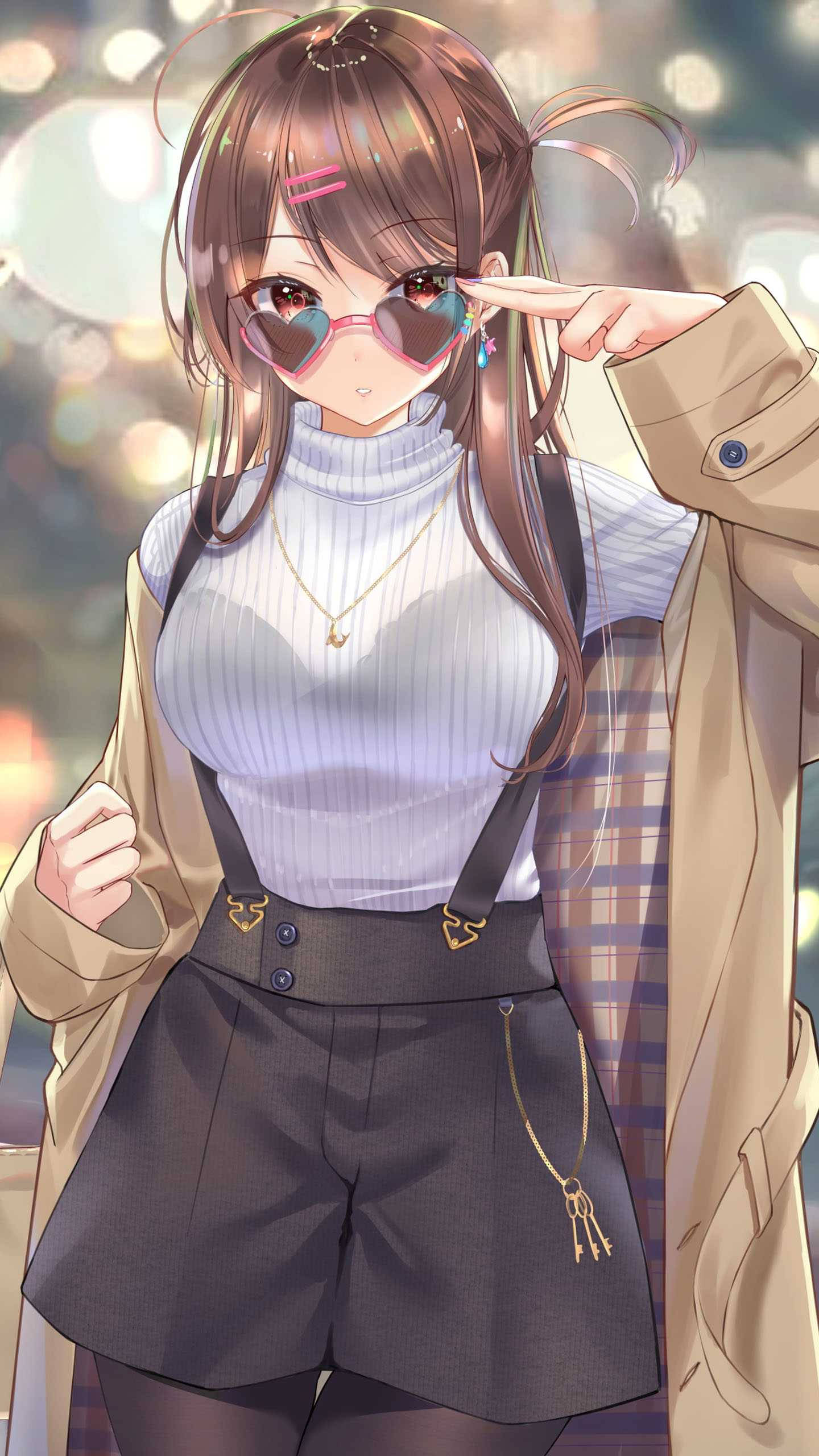 租女友的時尚千鶴一之瀨 壁紙 — 動漫女孩戴著心形太陽眼鏡和棕色辮子，在散景燈光城市背景下自信地擺姿勢。