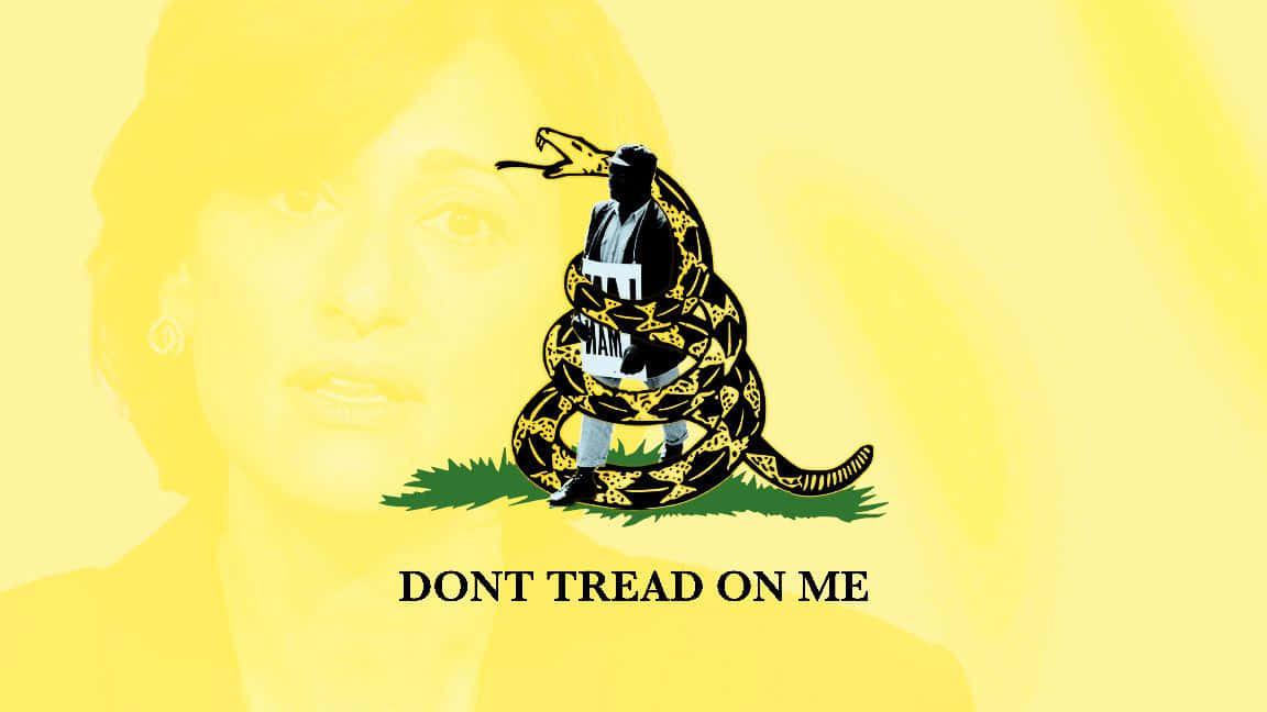 一個圖形插圖，描繪一條蛇，其中出現一個穿西裝的男人，帶有文字 'DONT TREAD ON ME' 和黃色中褪色的女人臉孔。