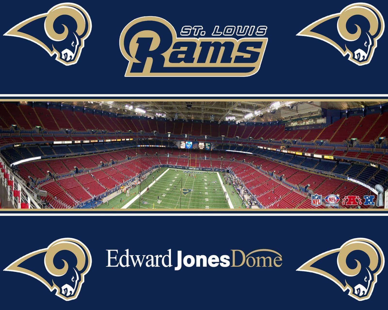 Rams 桌布 壁紙 — 空無一人的愛德華瓊斯巨蛋體育館，設有紅色座位、聖路易斯公羊隊品牌標誌及綠色足球場，在明亮燈光下。