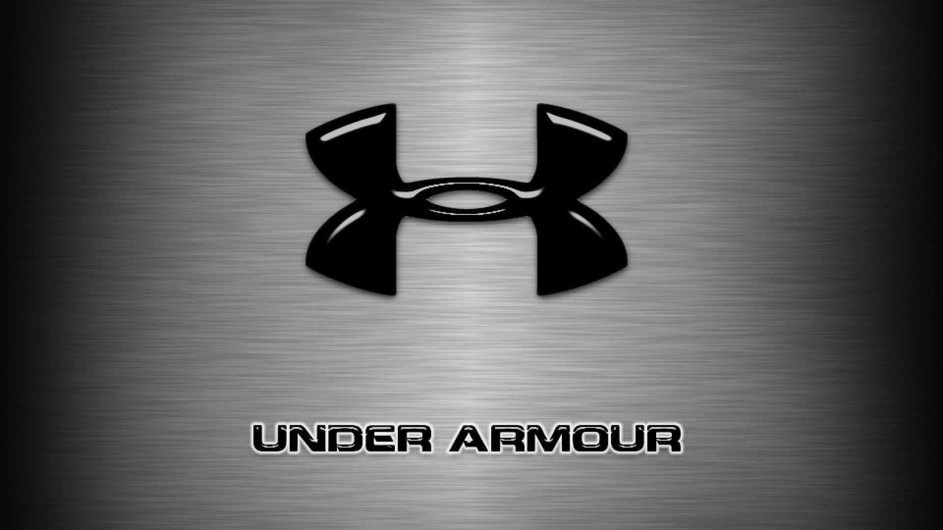 Under Armour標誌在拉絲金屬背景上，品牌文字在下方