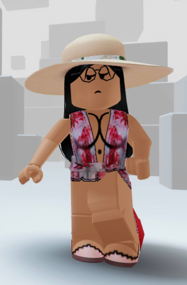 穿泳裝Roblox女孩壁紙 壁紙 — 一個長黑髮的Roblox虛擬角色戴著寬邊帽、眼鏡和紅色花卉上衣，站在簡約的灰色方塊環境中。
